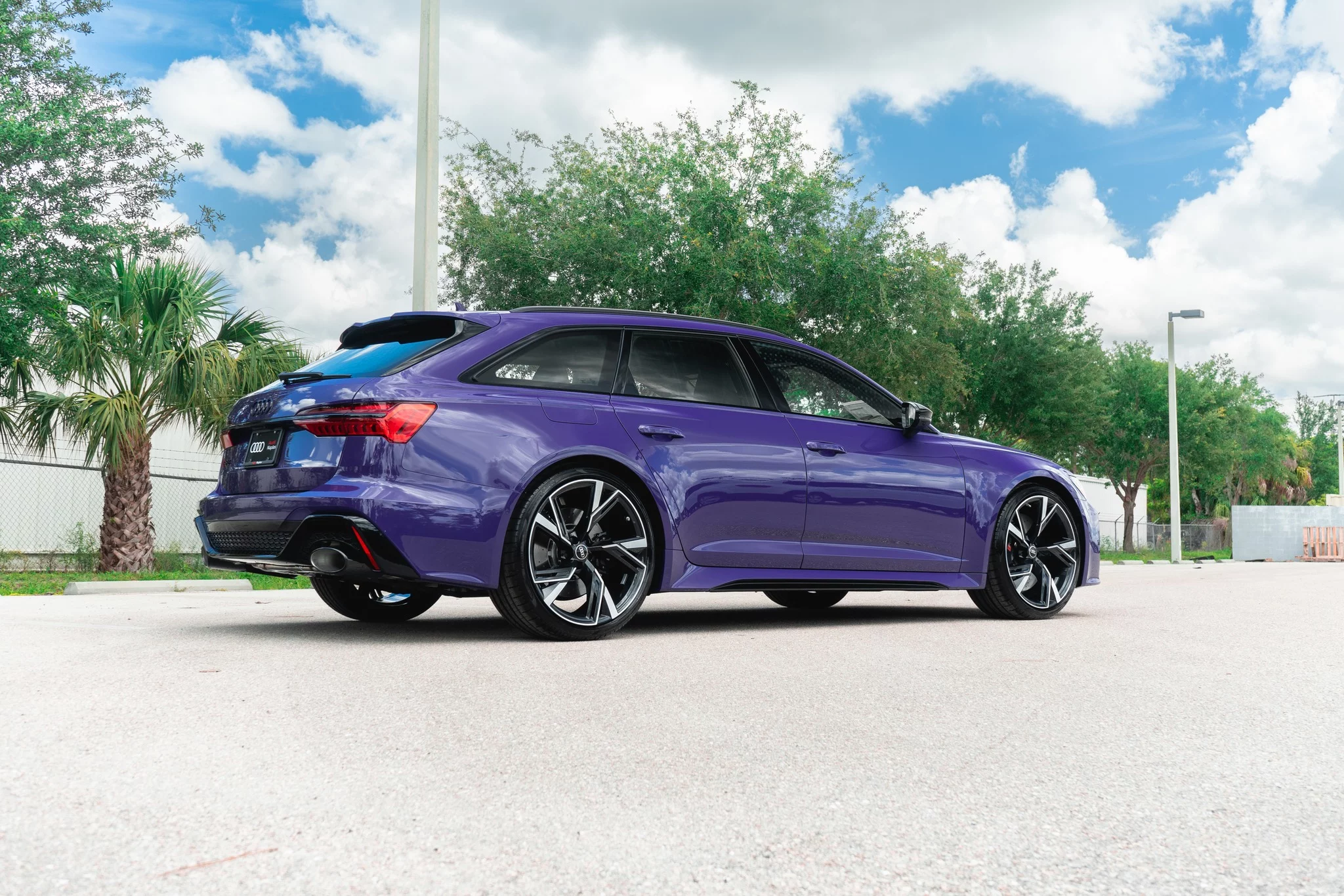 Ultraviolet Audi RS6 Avant