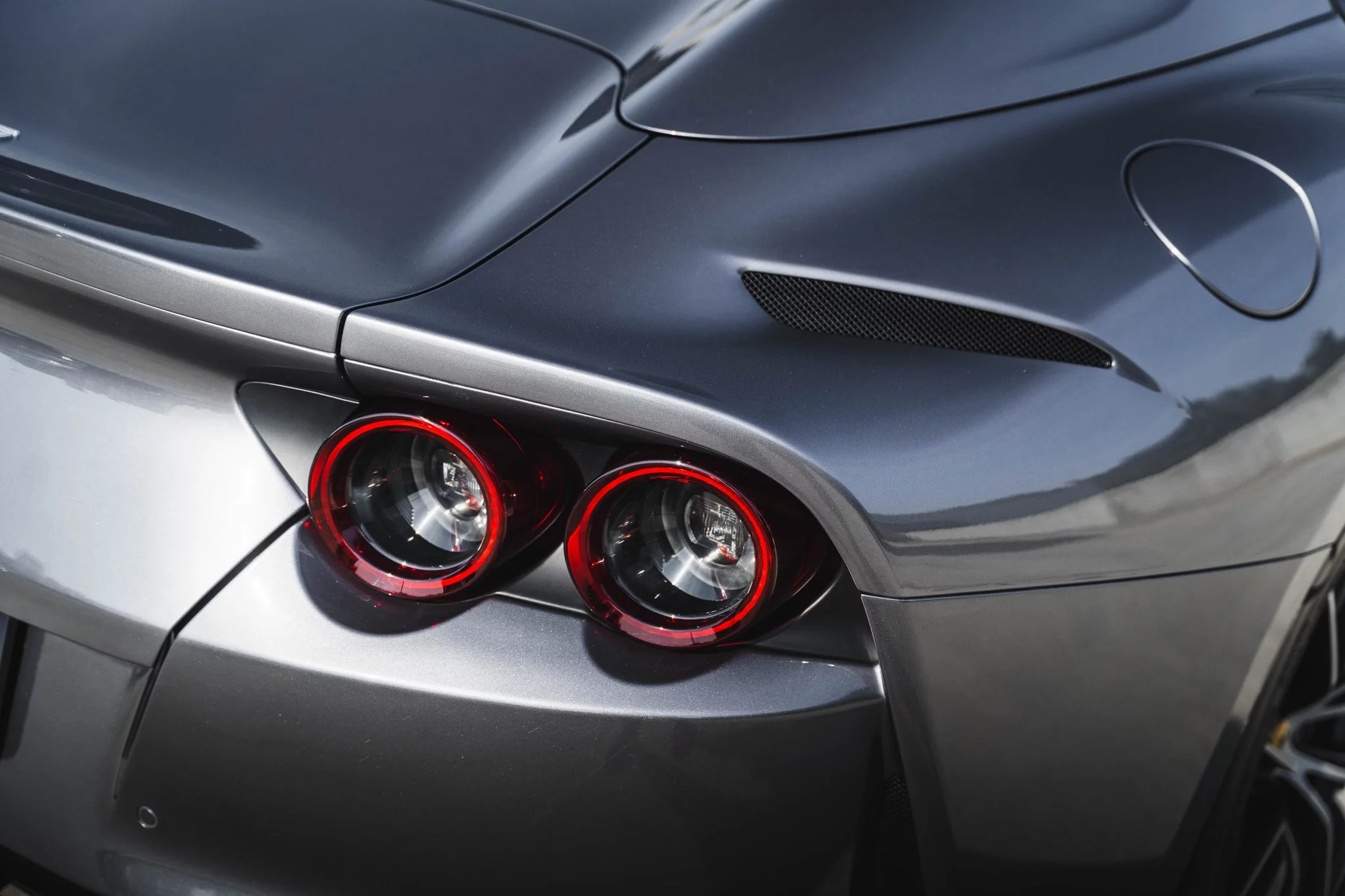 Grigio Ferro Ferrari 812