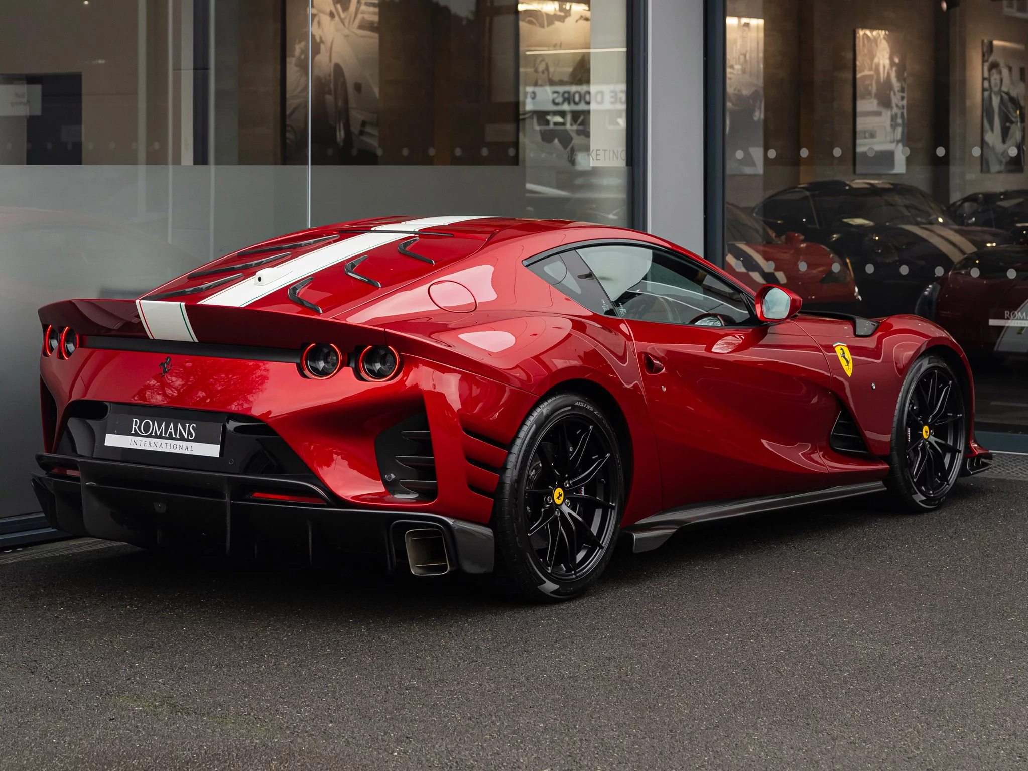 Rosso Monza Ferrari 812