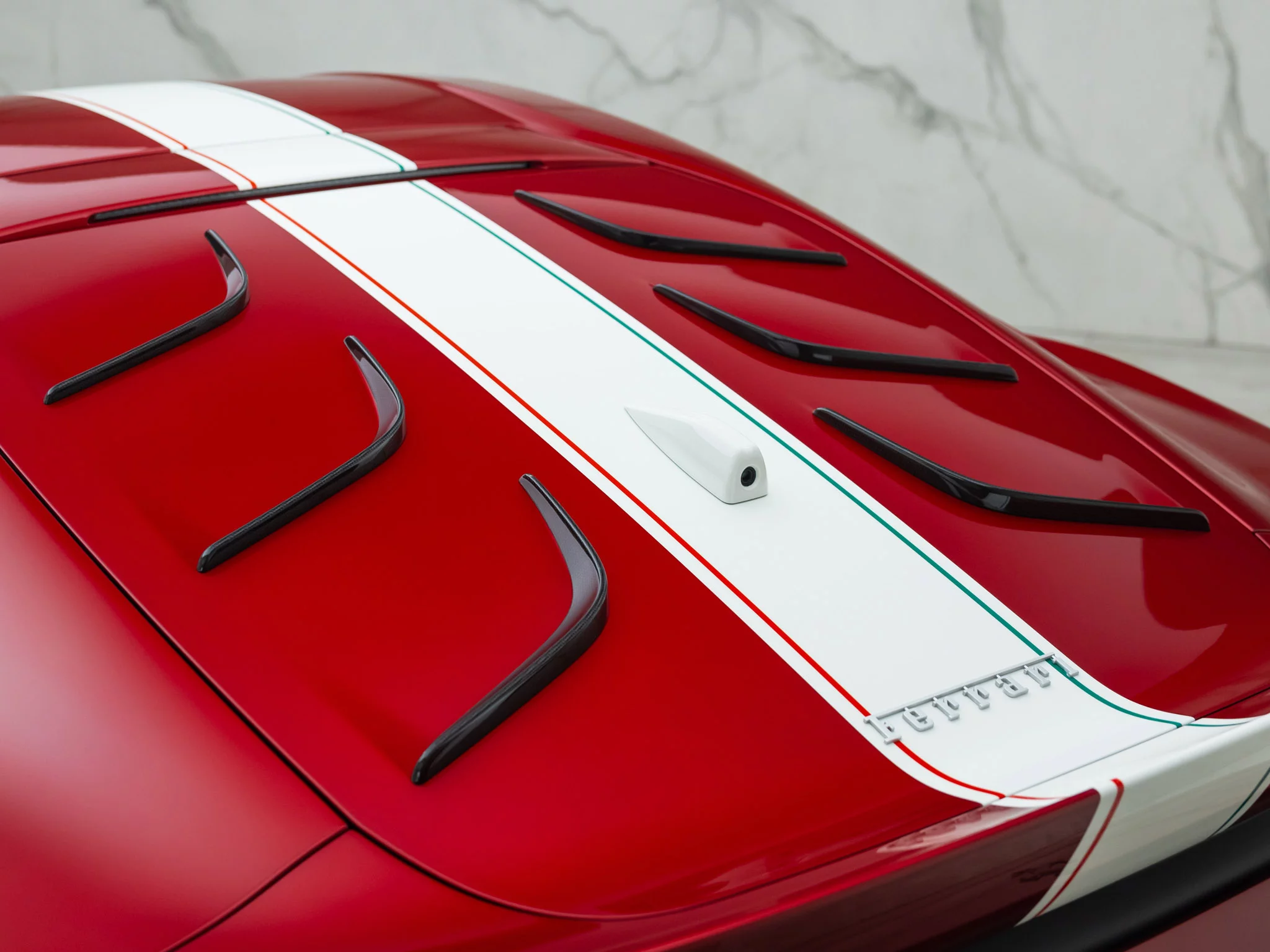 Rosso Monza Ferrari 812