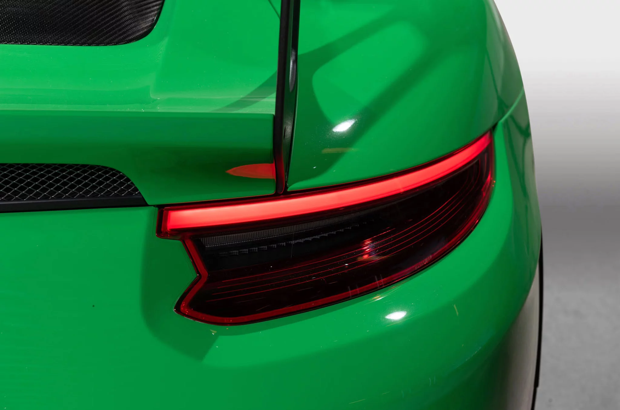 Viper Green Porsche 911 GT2 RS