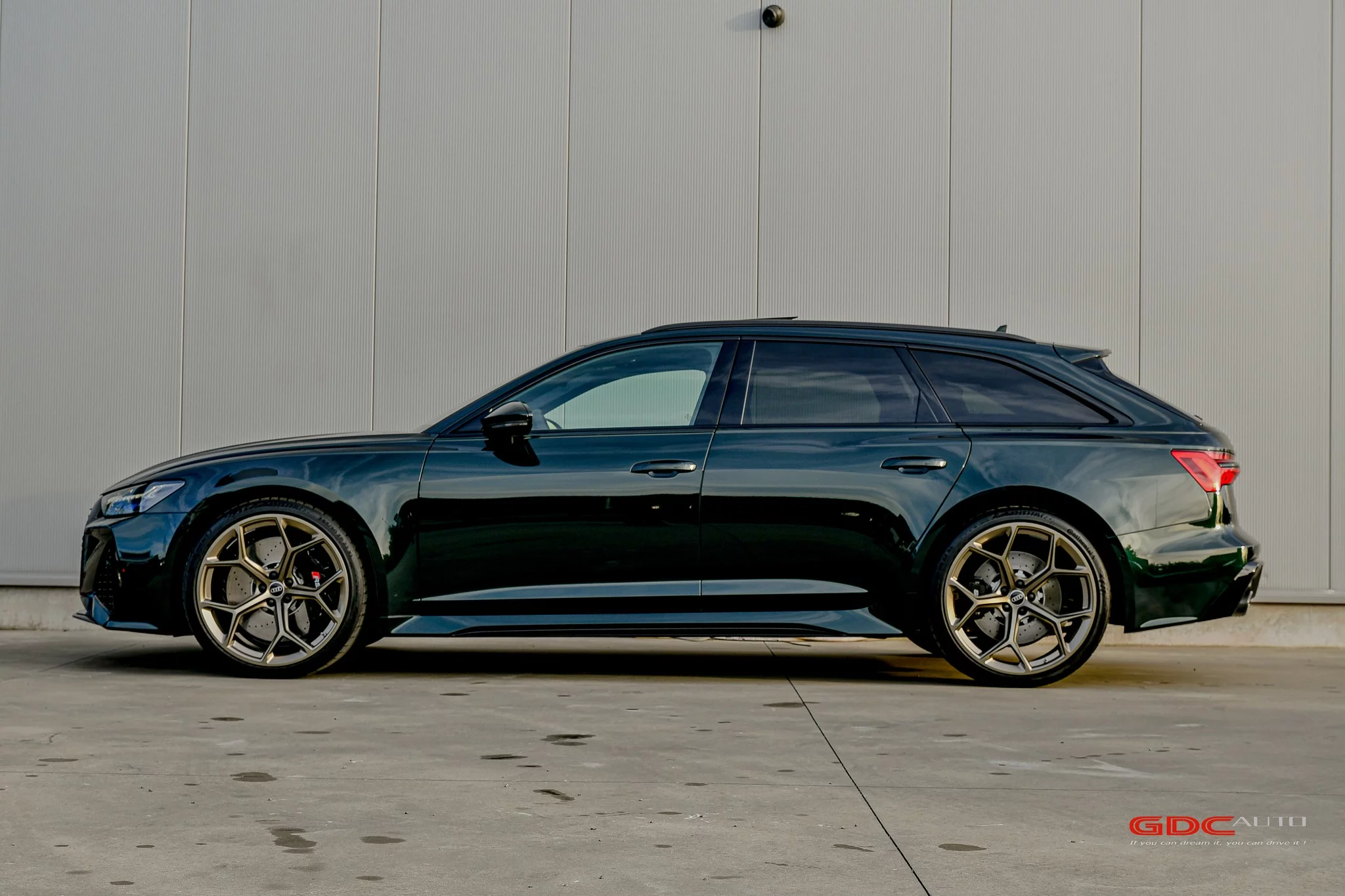 Deep Green Audi RS6 Avant