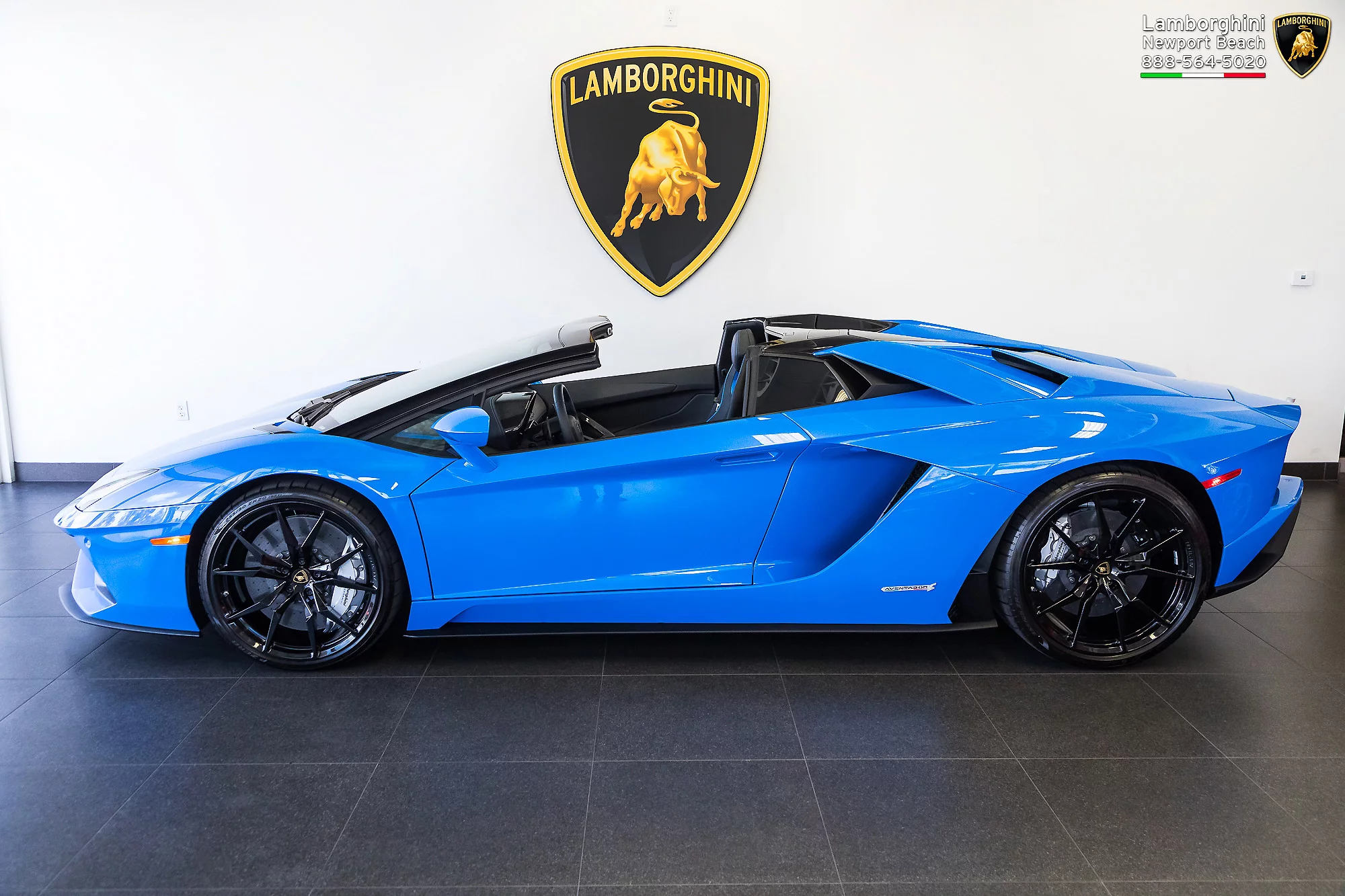 Blu Nila Lamborghini Aventador