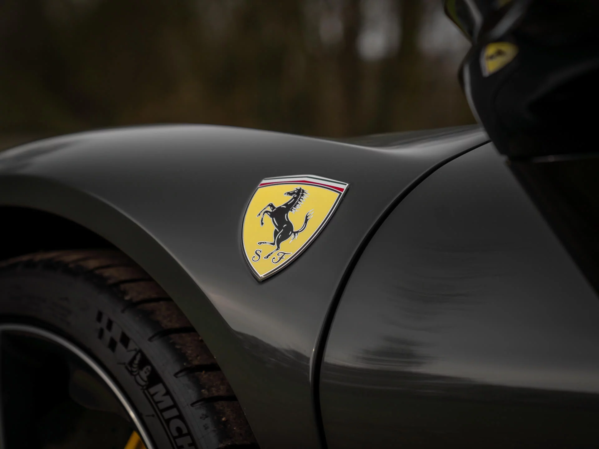 Grigio Scuro Ferrari SF90