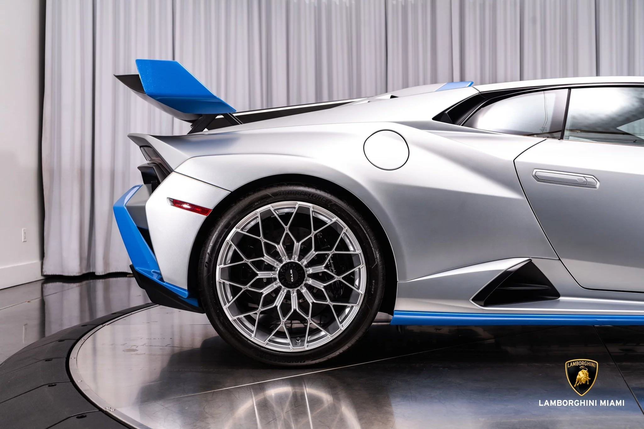 Grigio Artis Lamborghini Huracán