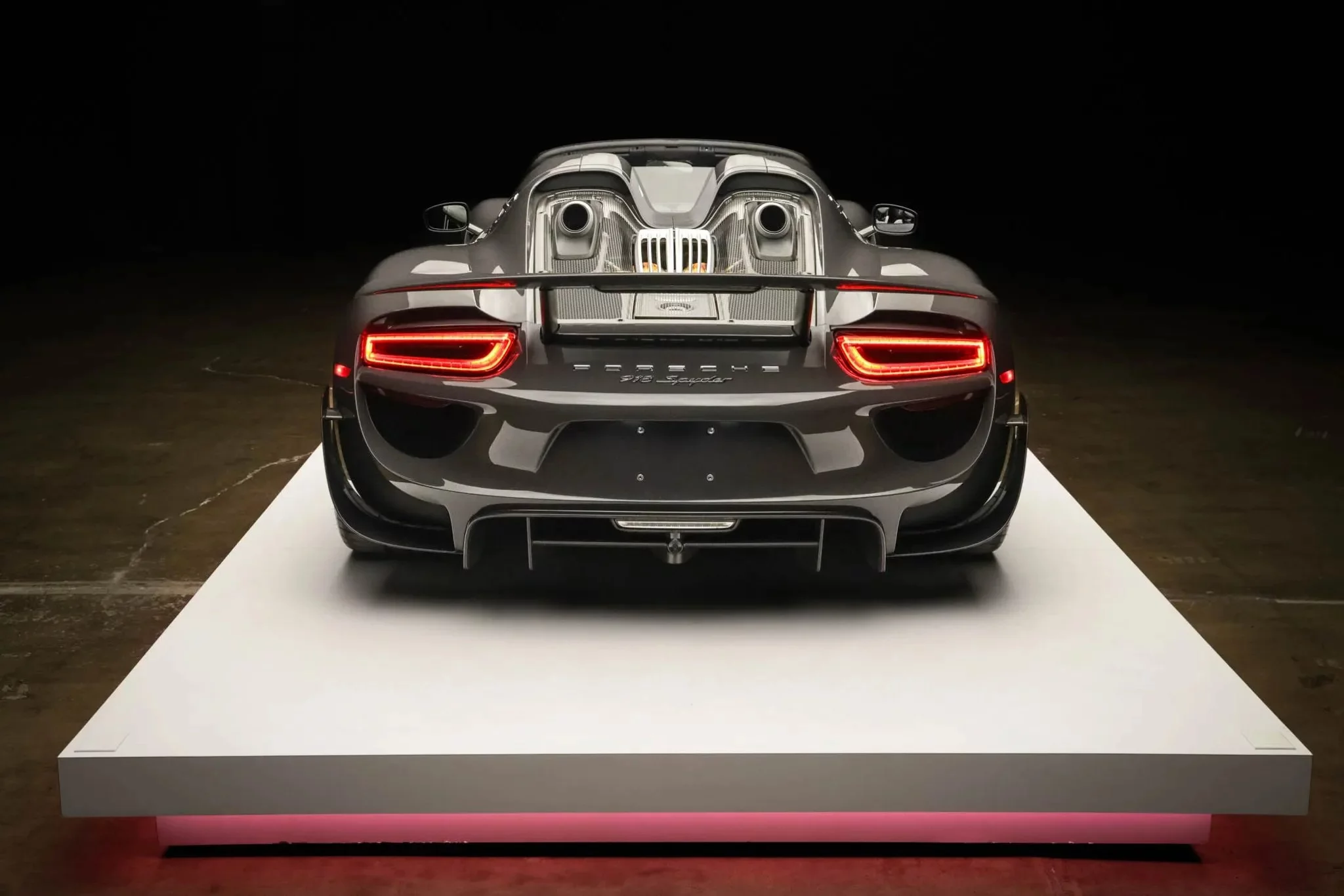 Grey Black Porsche 918 Spyder