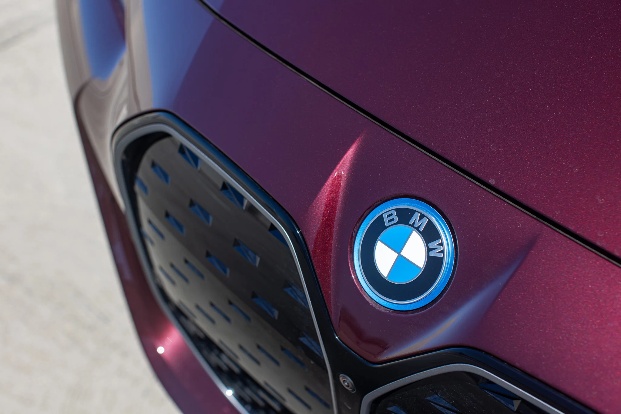 Barbera Red BMW i4