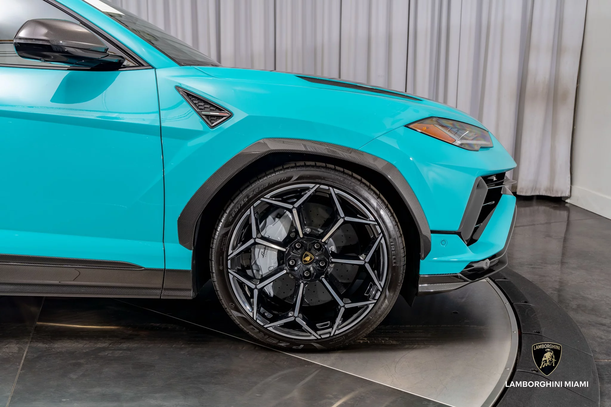 Blu Glauco Lamborghini Urus