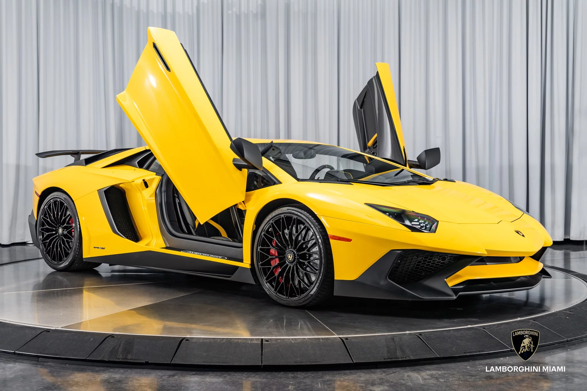 Giallo Orion Lamborghini Aventador