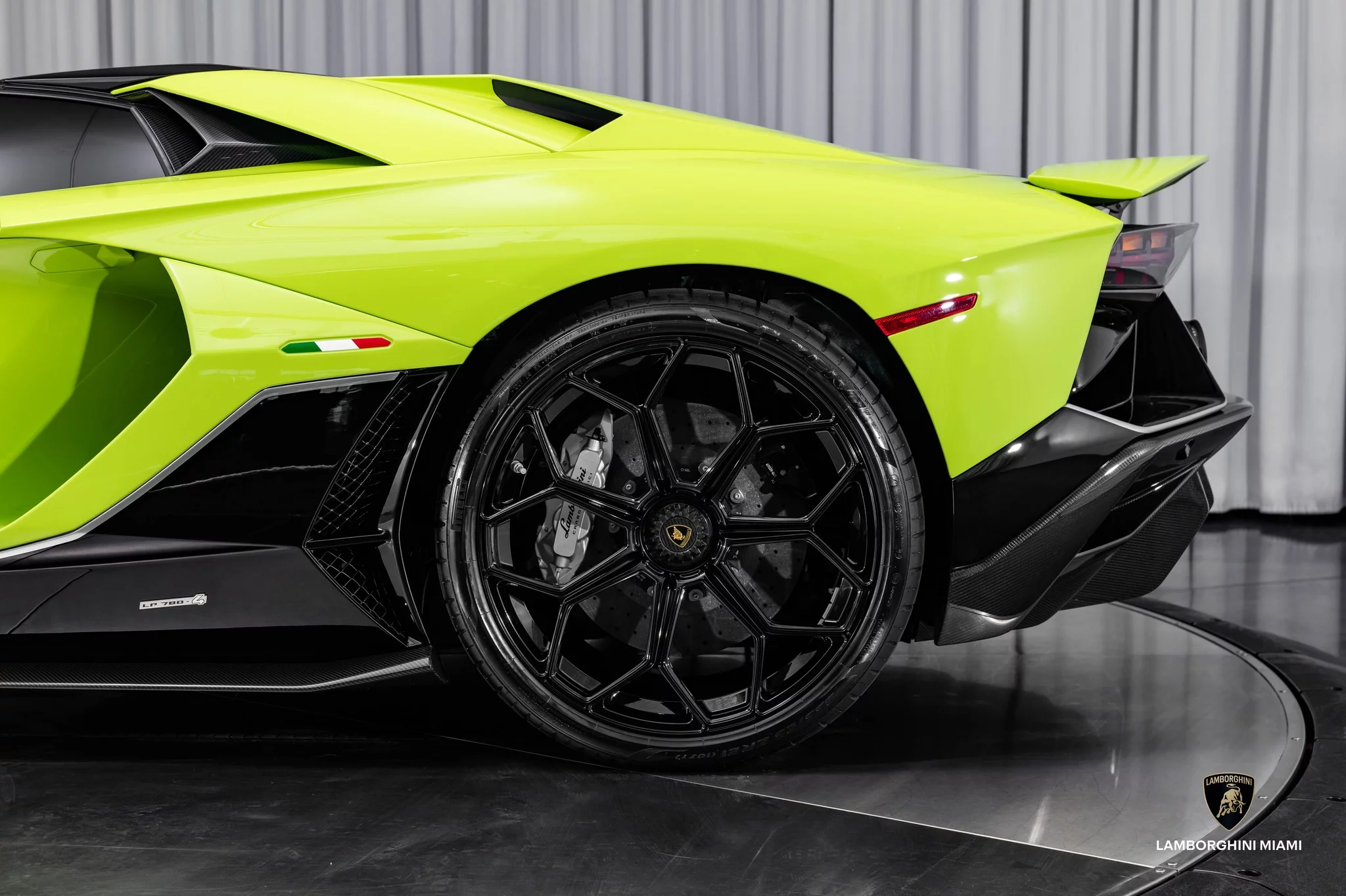 Verde Scandal Lamborghini Aventador