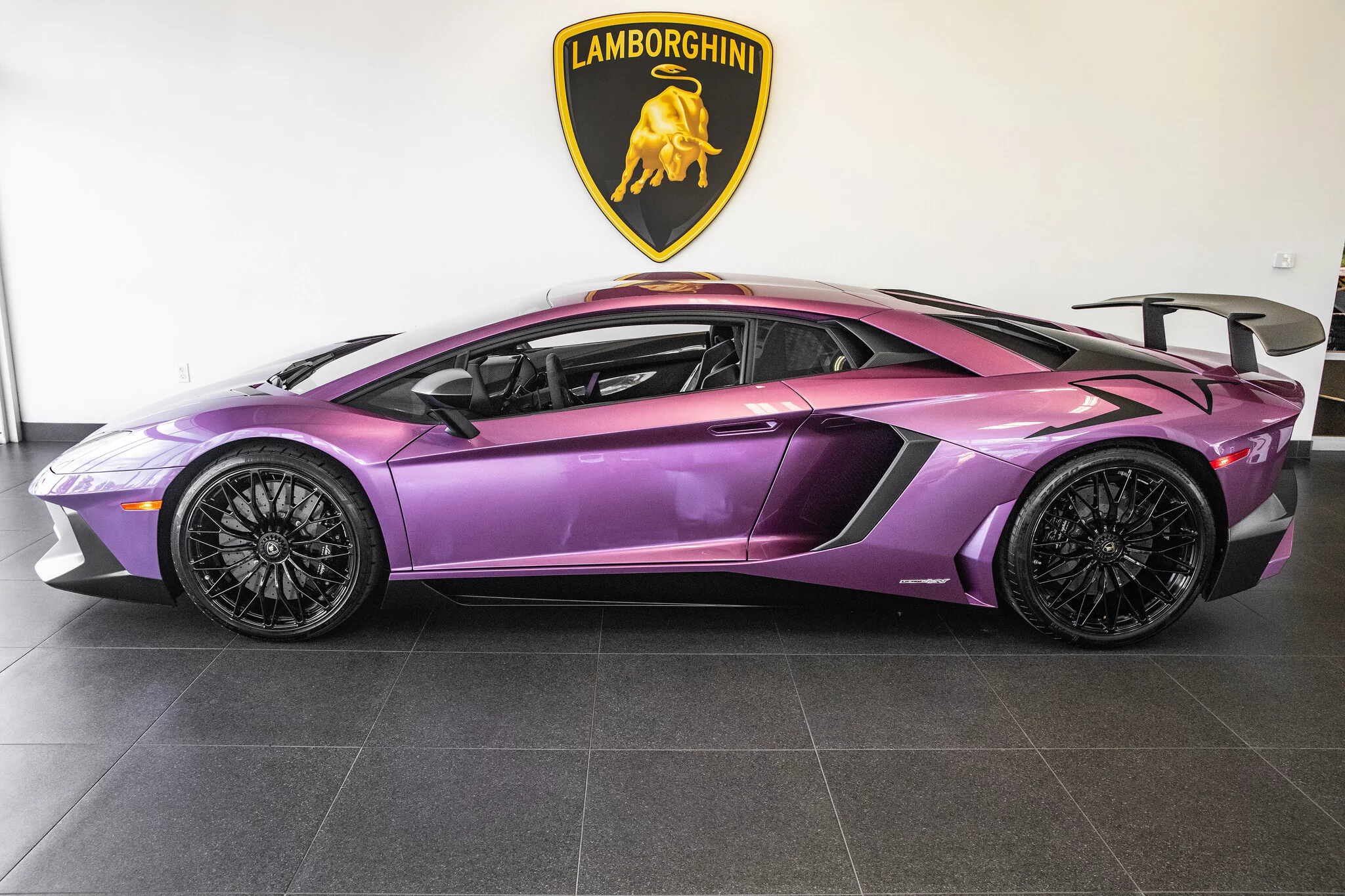 Viola SE30 Lamborghini Aventador