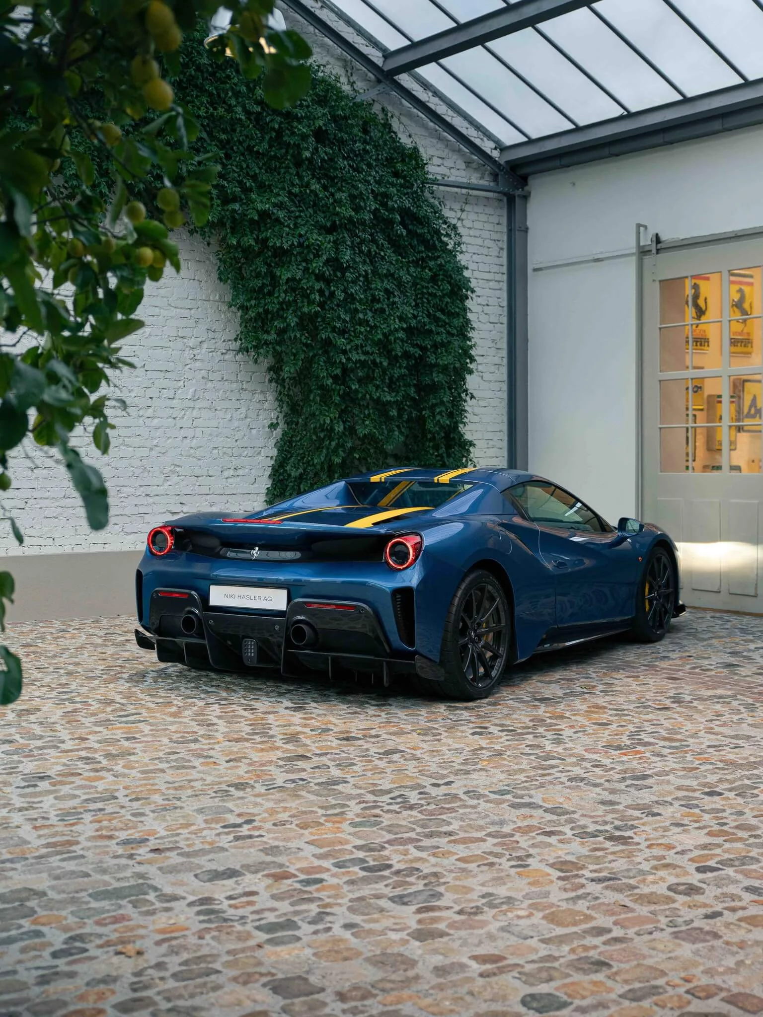 Blu Mirabeau Ferrari 488