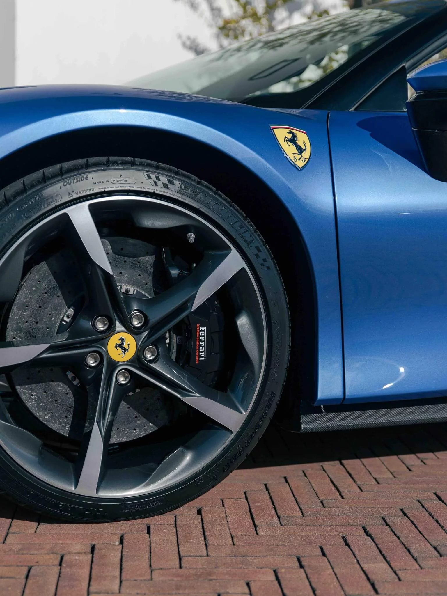 Azzurro Monaco Ferrari SF90