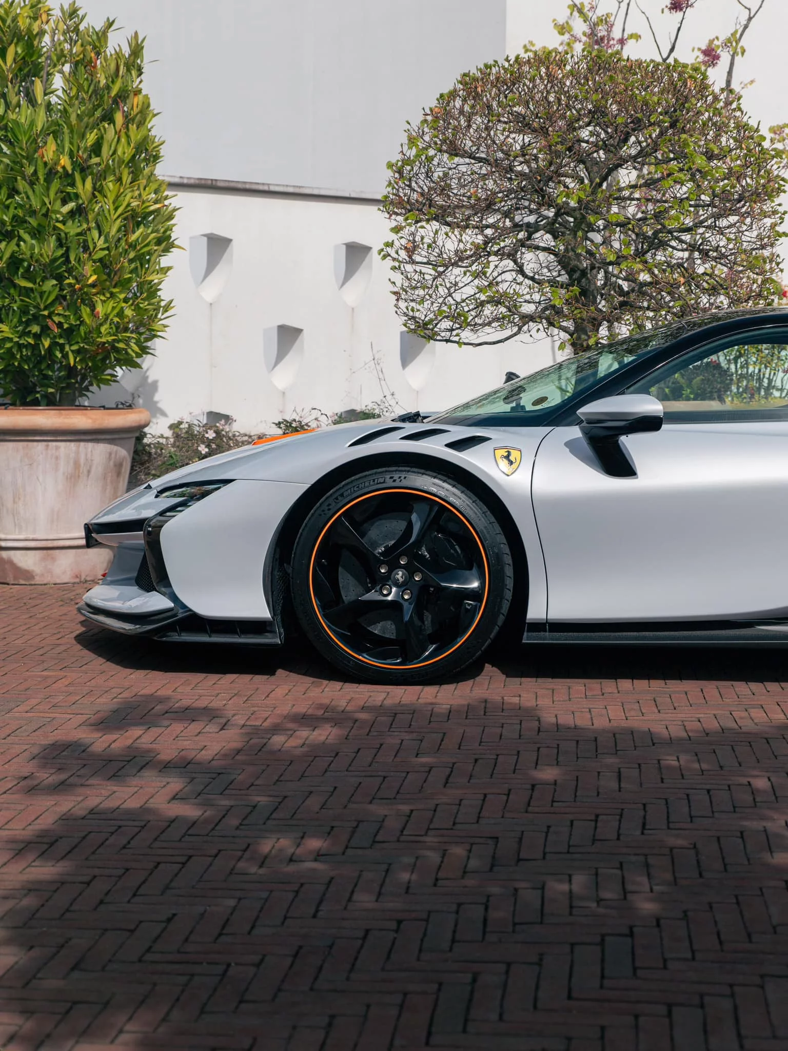 Bianco Artico Ferrari SF90