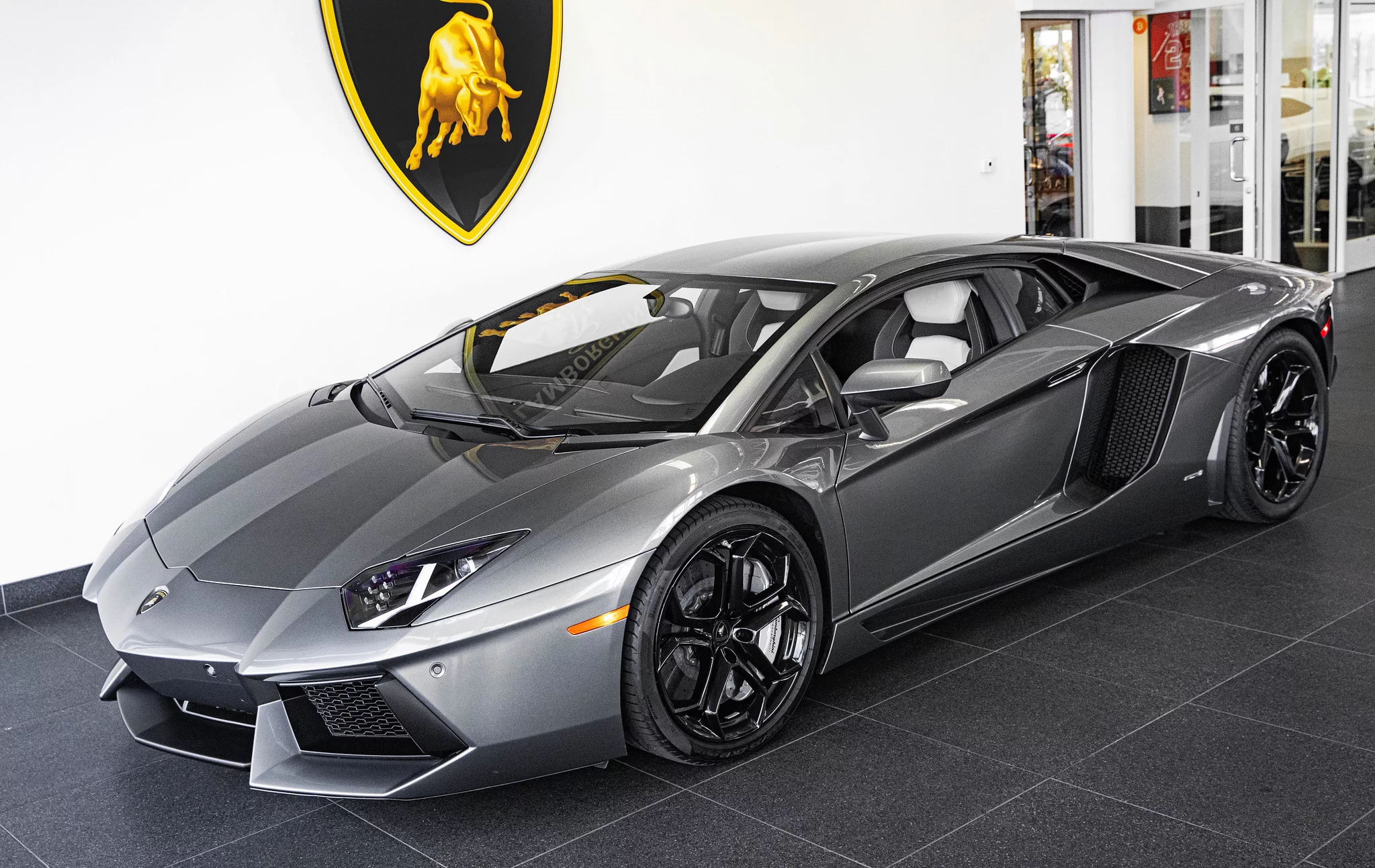 Grigio Estoque Lamborghini Aventador