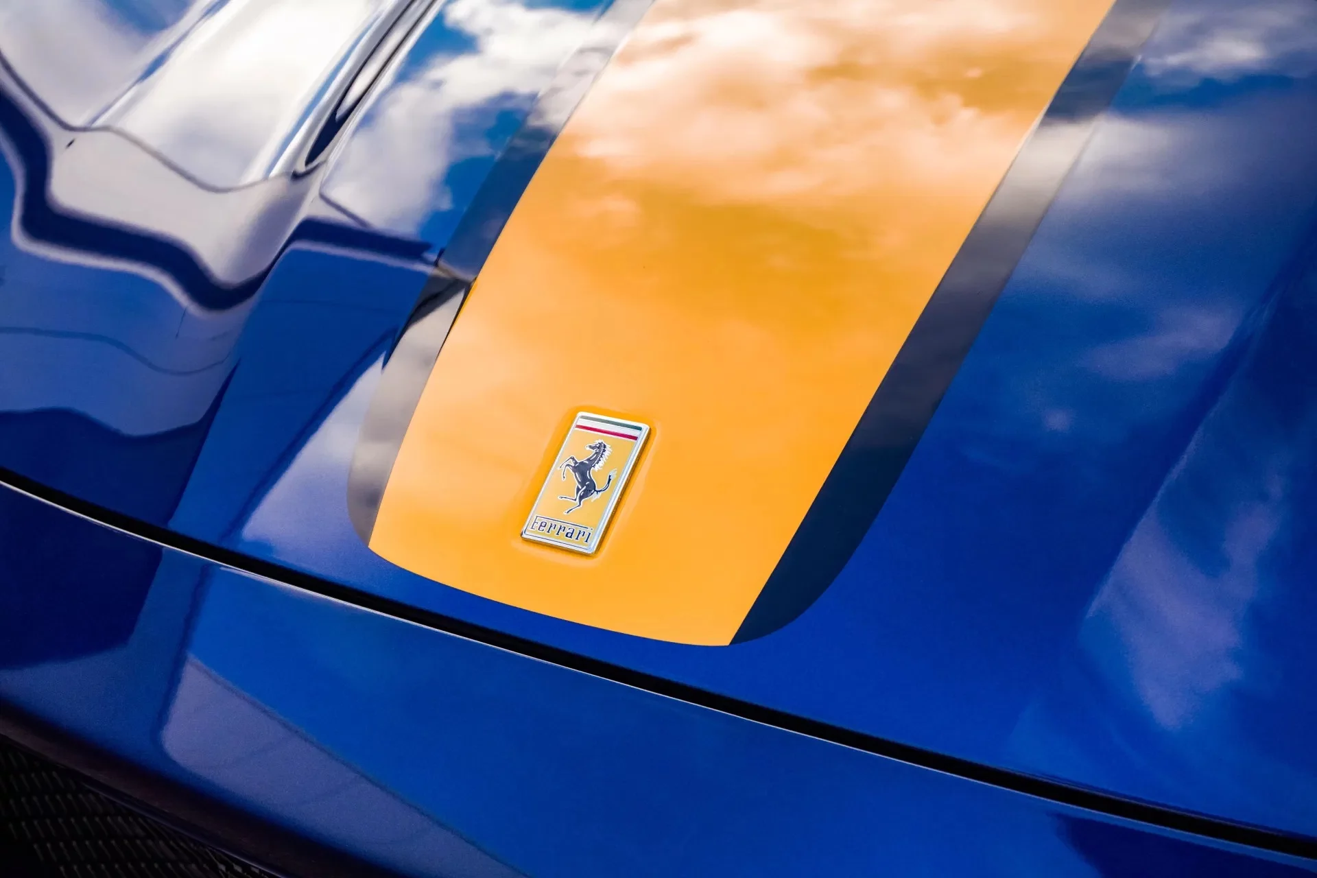 Blu Tour de France 70 Ferrari 812