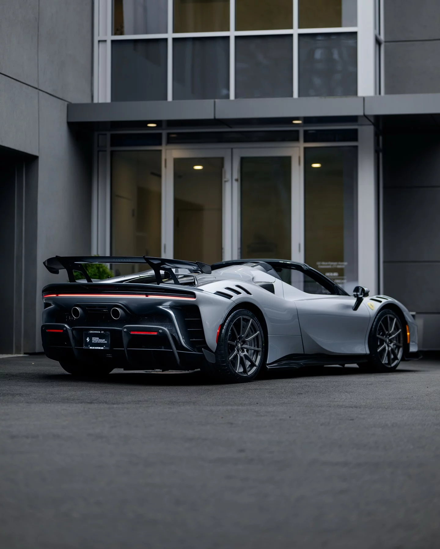 Grigio Titanio Ferrari SF90