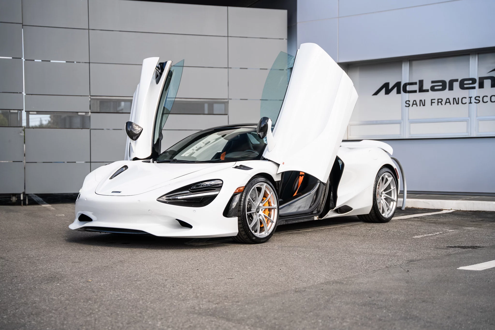 Silica White McLaren 750S