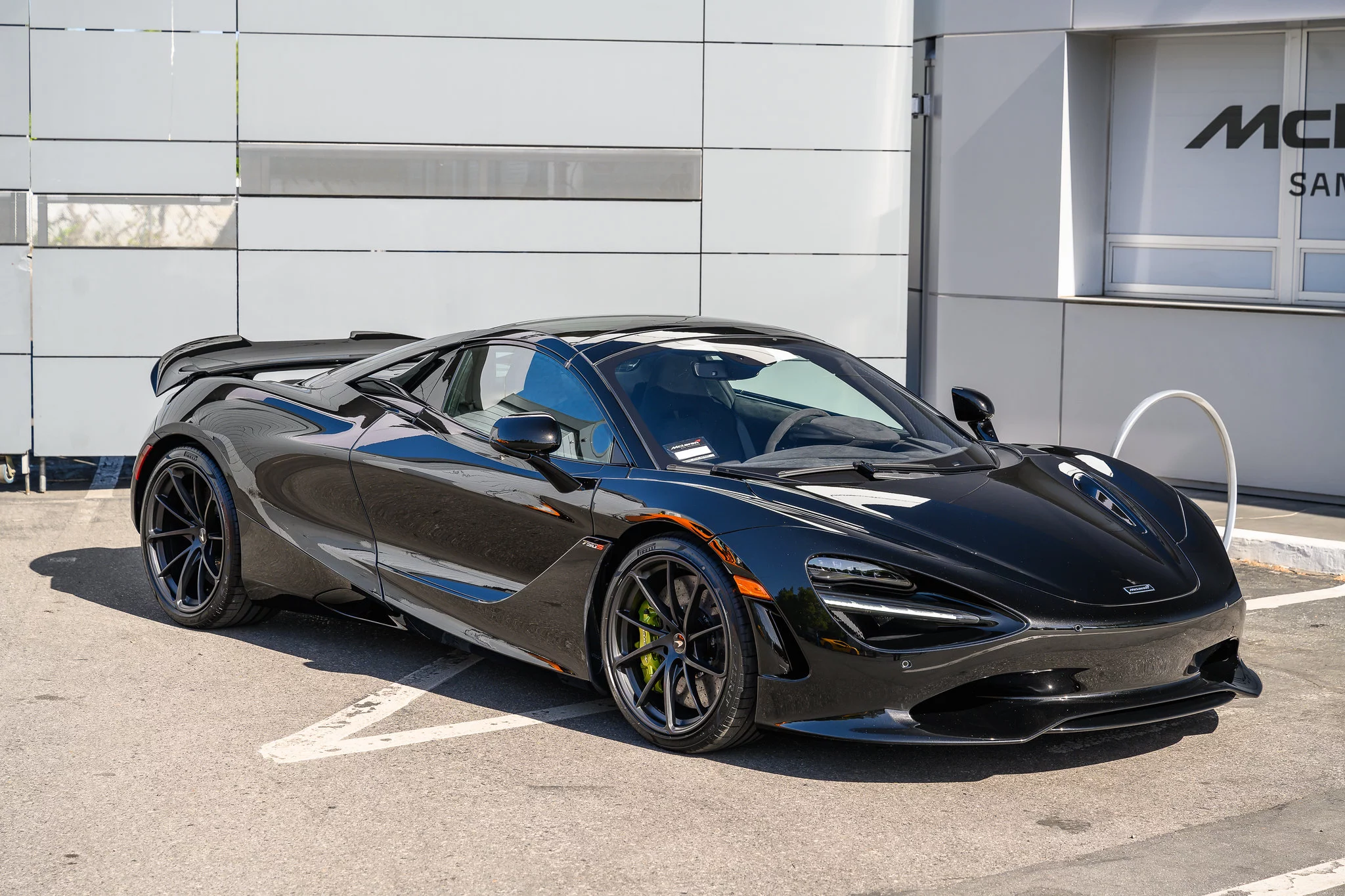 Onyx Black McLaren 750S