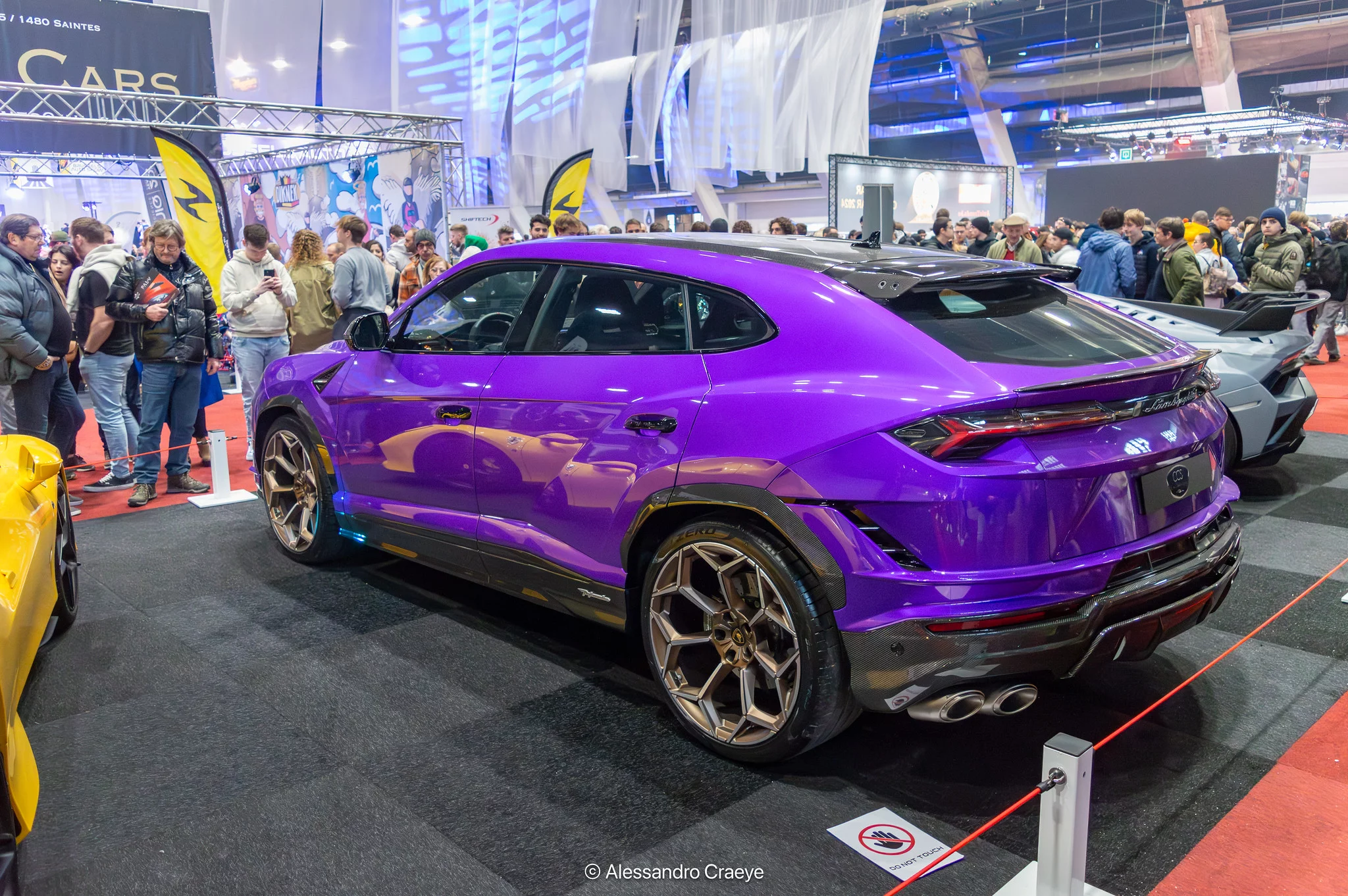 Viola Pasifae Lamborghini Urus
