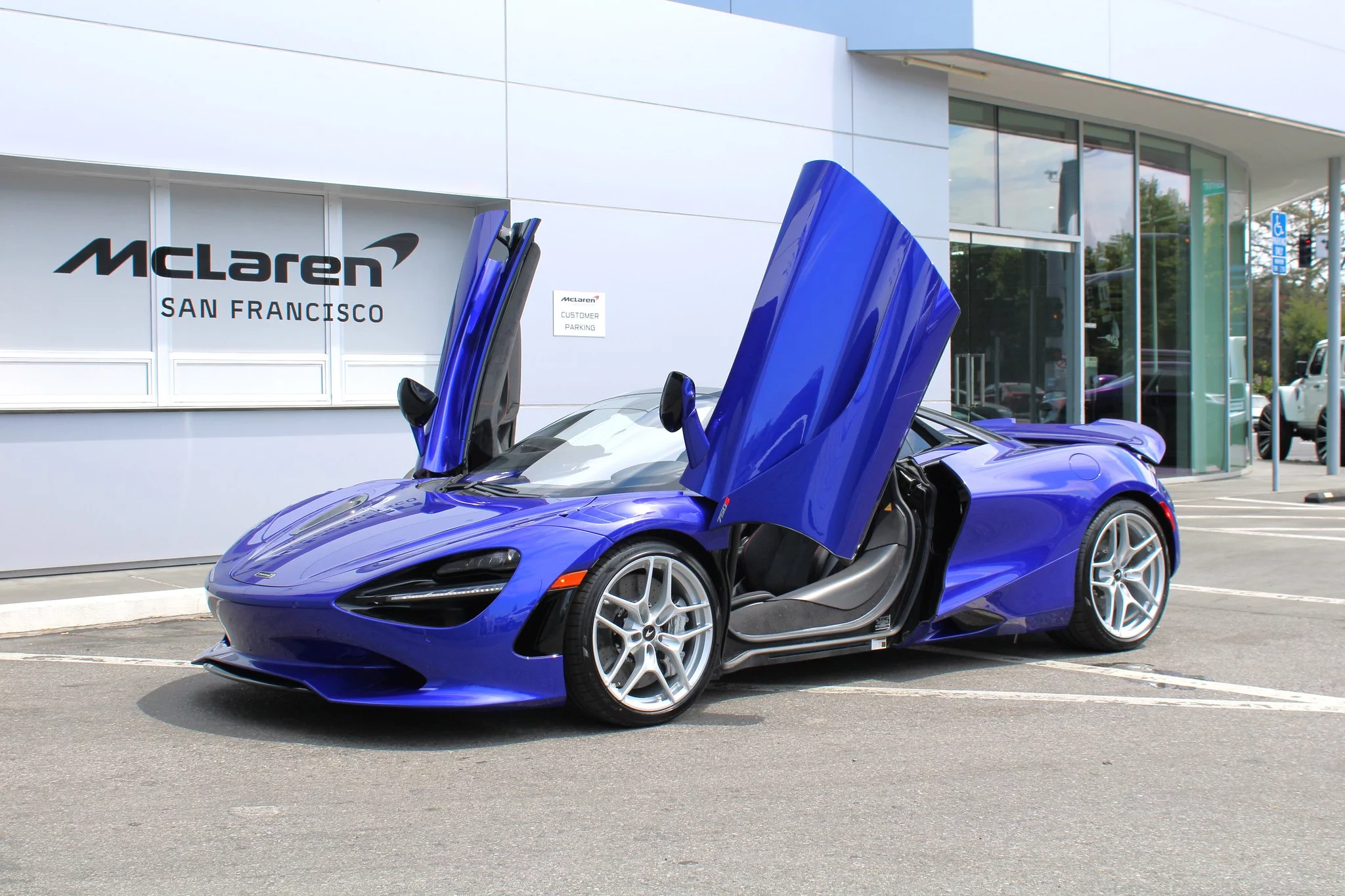 Tanzanite Blue McLaren 750S