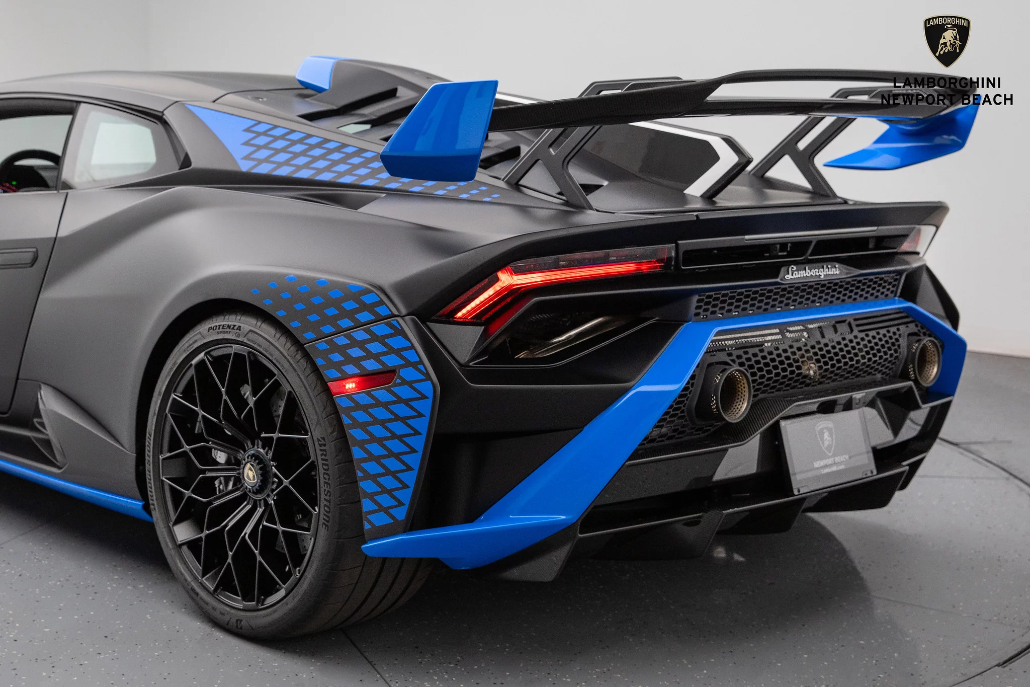 Nero Nemesis Lamborghini Huracán