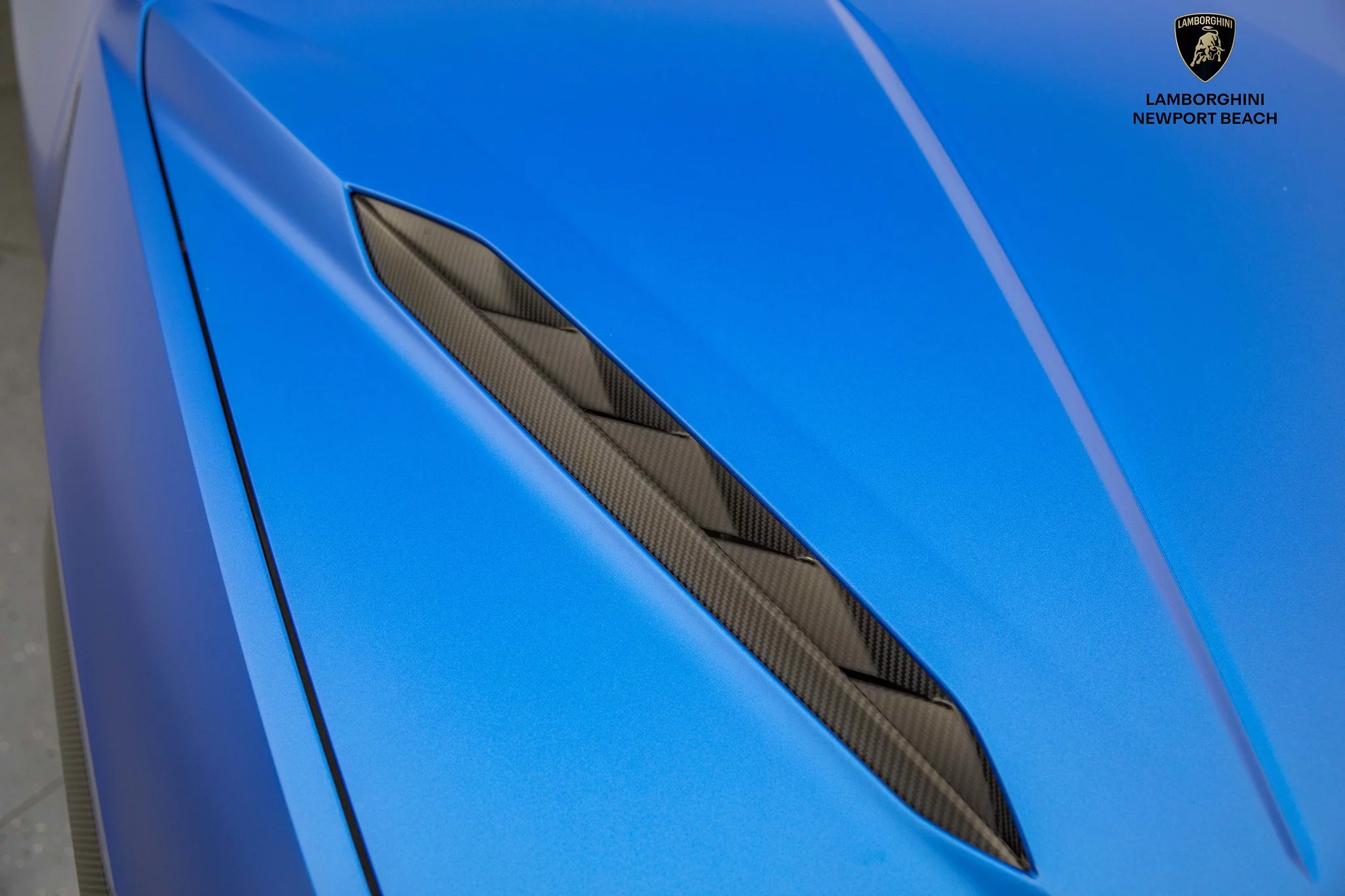 Blu Eleos Matte Lamborghini Urus