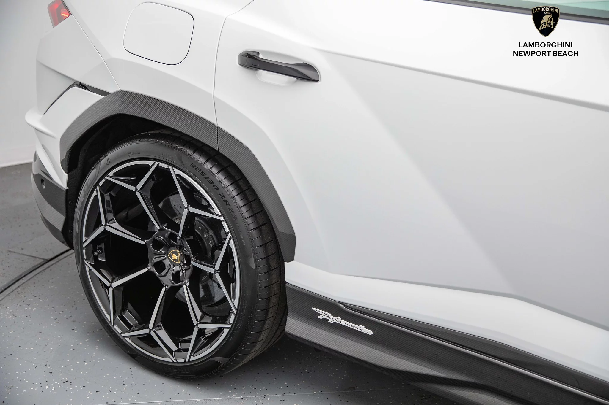Bianco Monocerus Lamborghini Urus