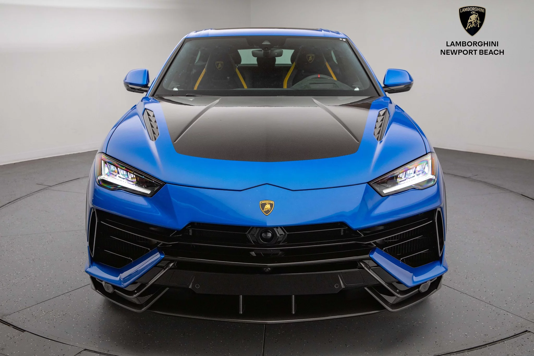 Blu Eleos Lamborghini Urus