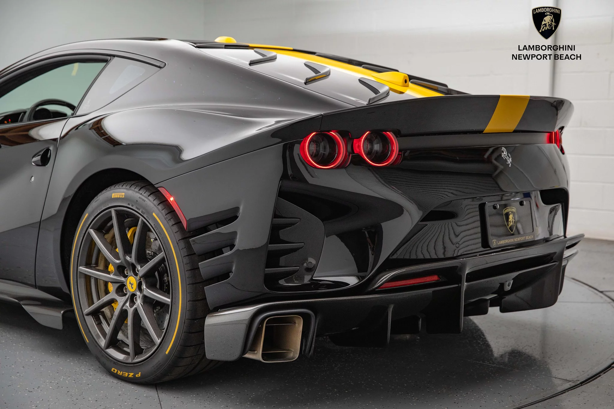 Nero DS Ferrari 812