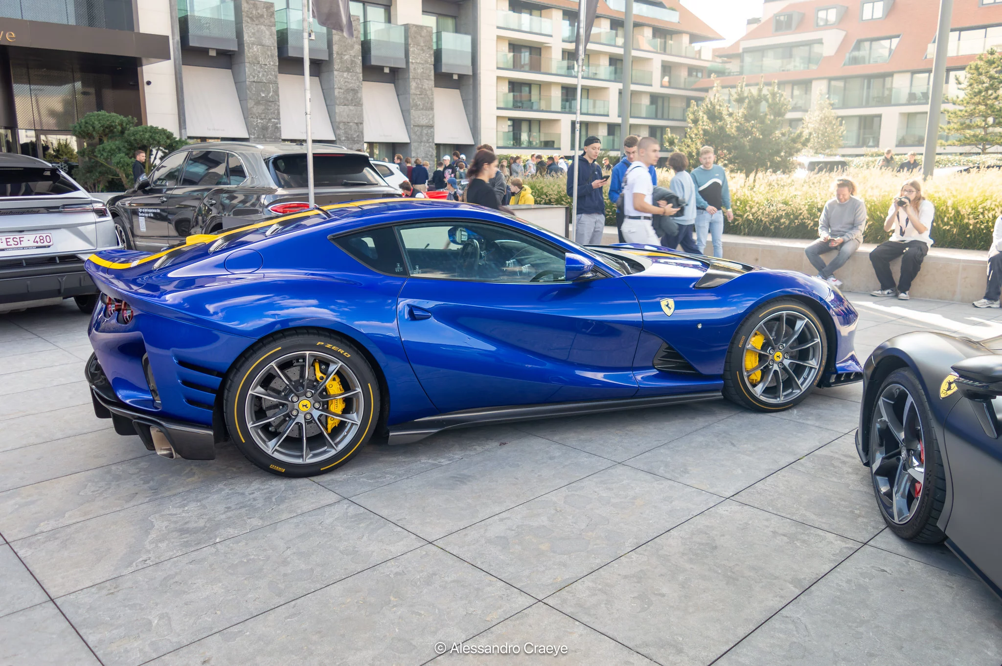 Blu Elettrico Ferrari 812