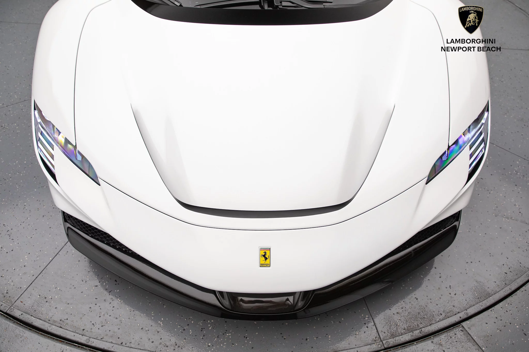 Bianco King Ferrari SF90