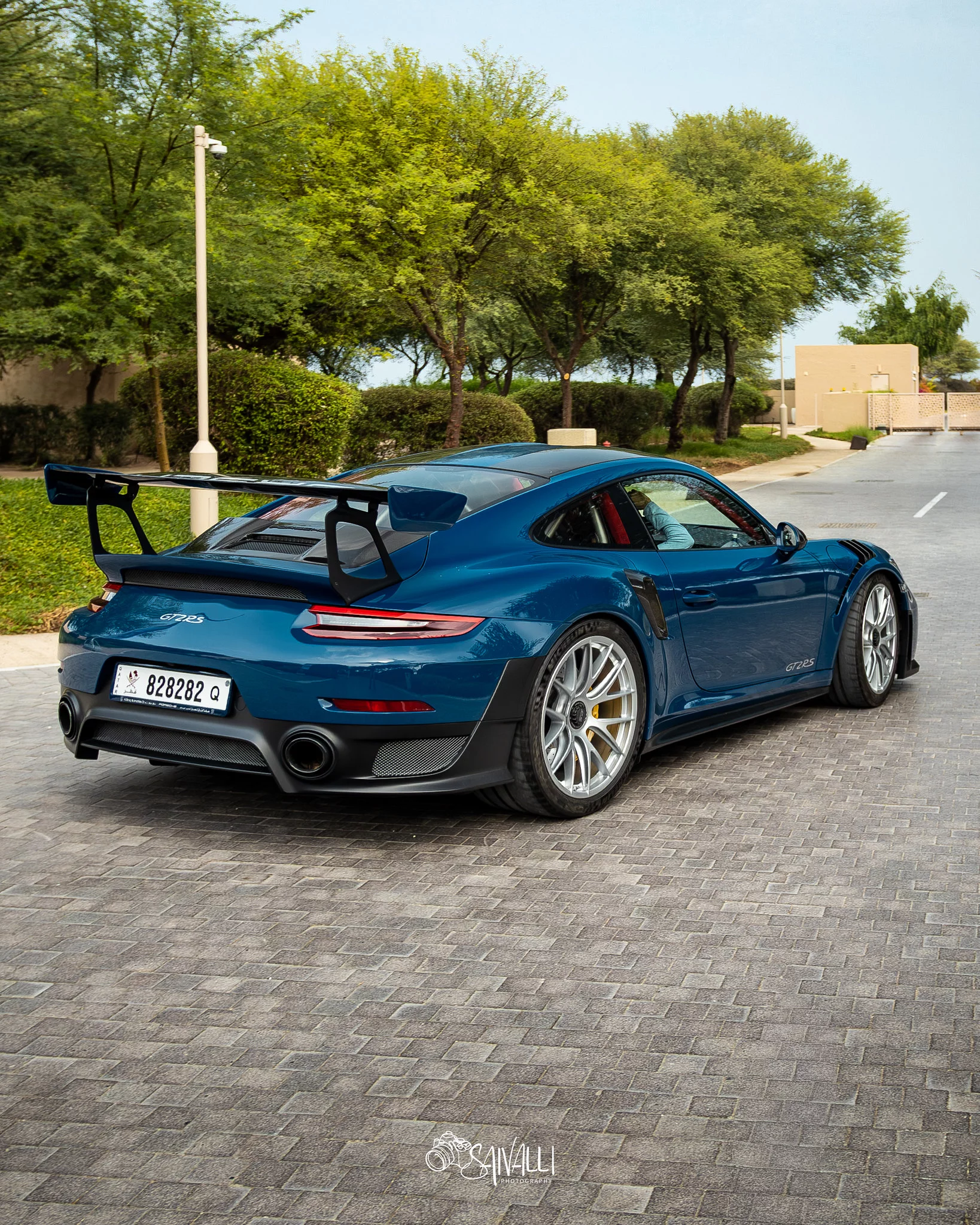 Pantone 296C Porsche 911 GT2 RS