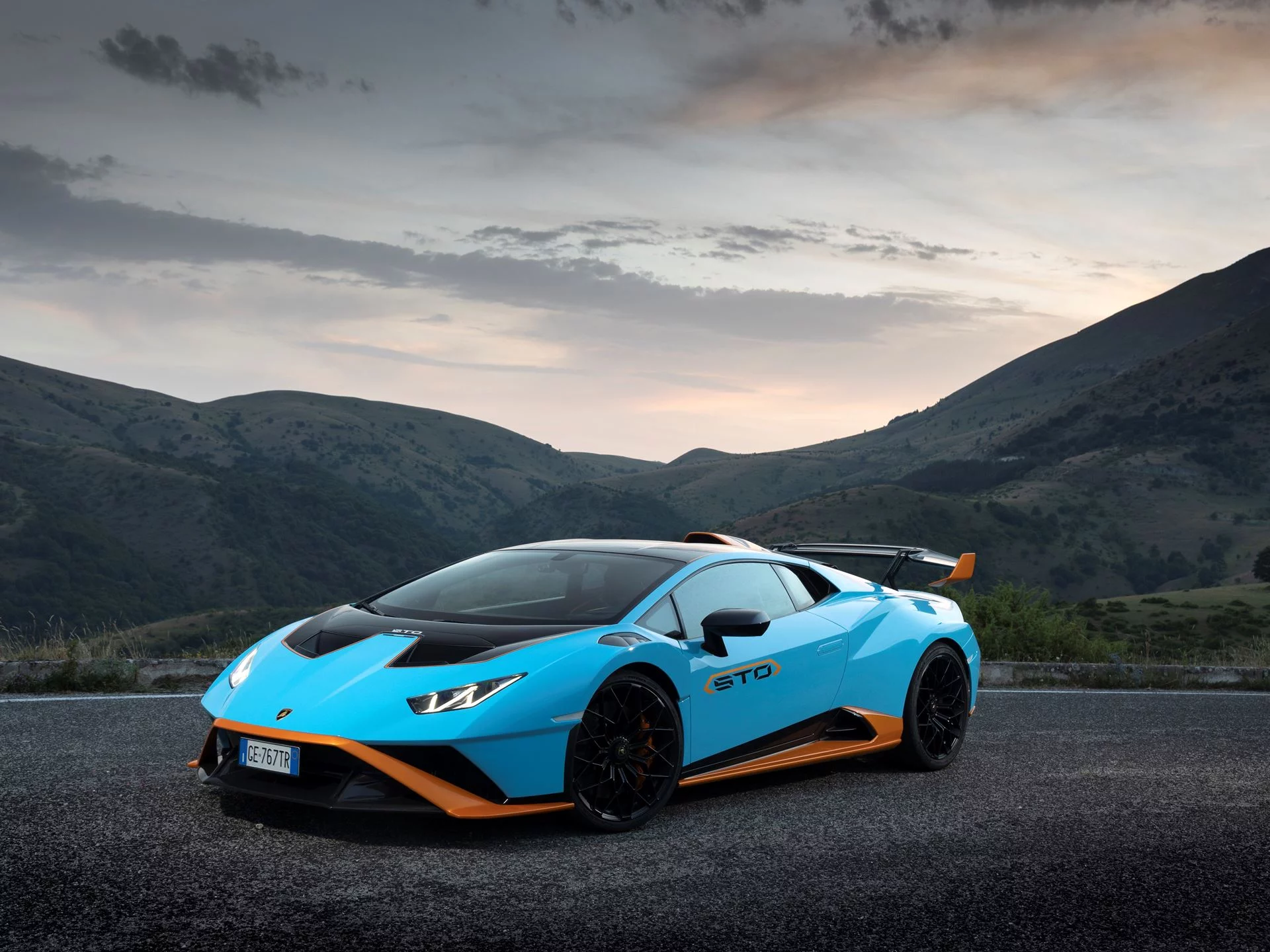 Blu Laufey Lamborghini Huracán