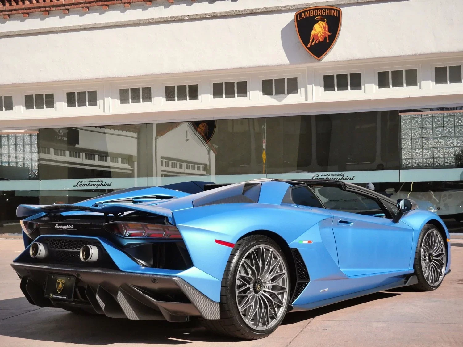 Blu Arione Lamborghini Aventador