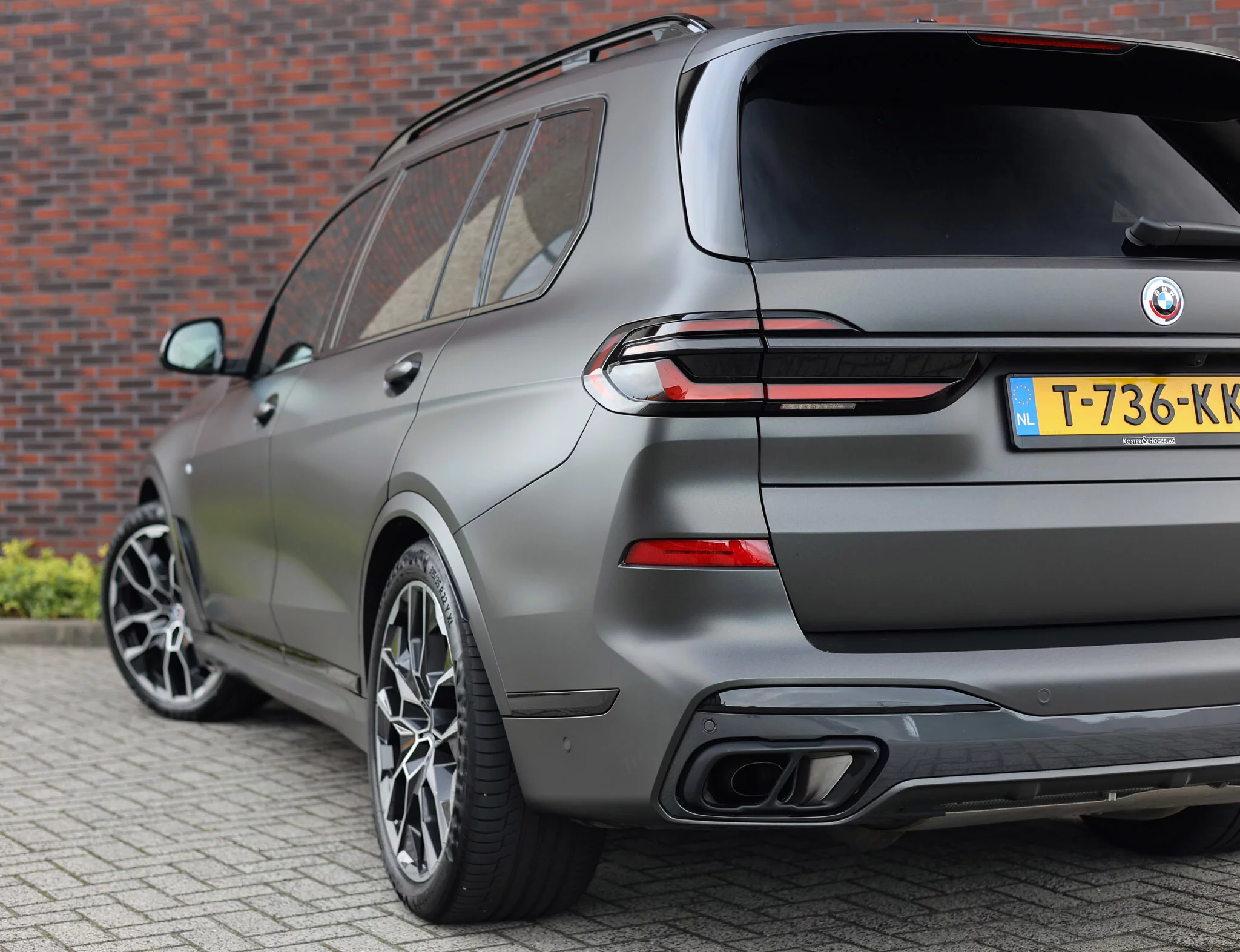 Frozen Deep Grey BMW X7