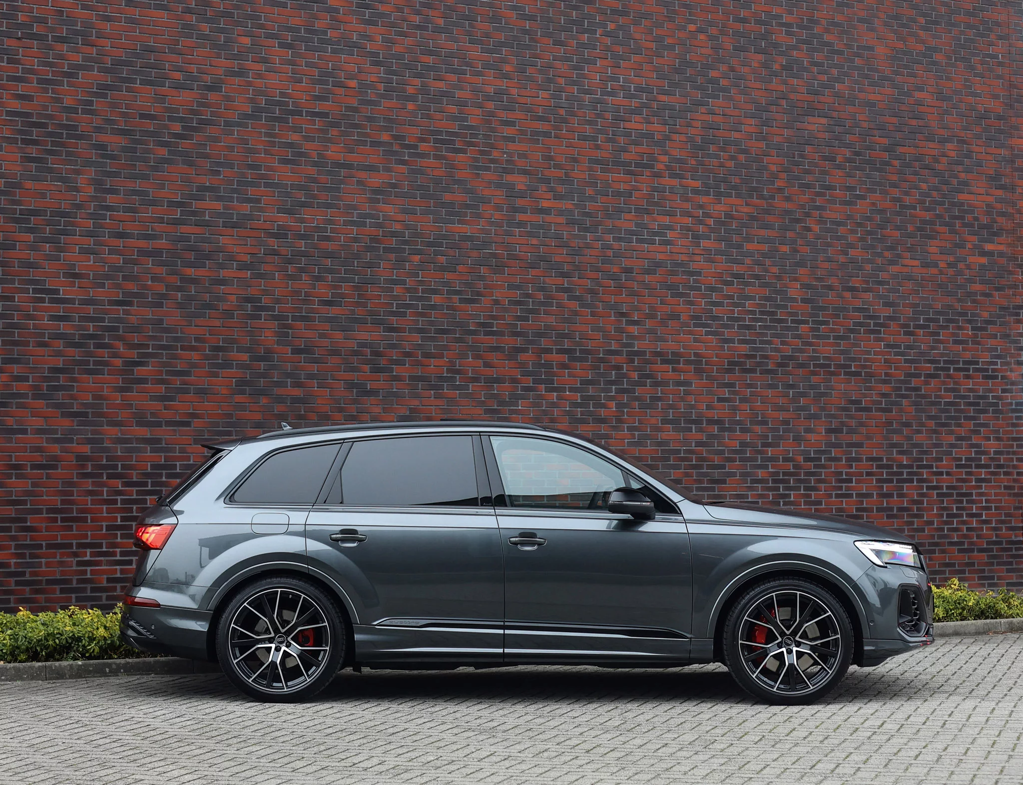 Daytona Grey Audi Q7