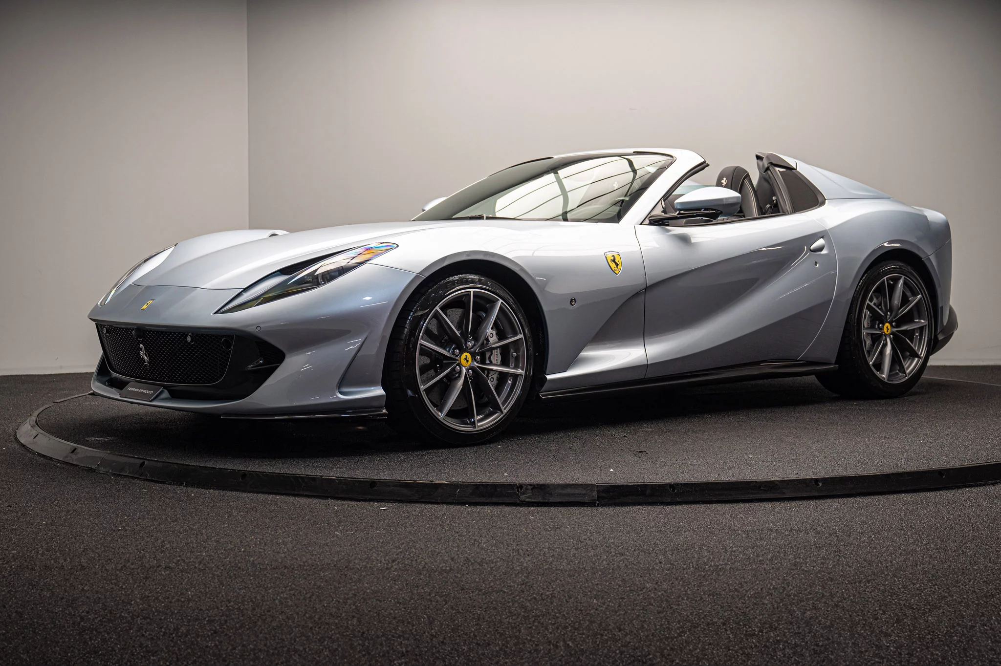 Grigio Alloy Ferrari 812