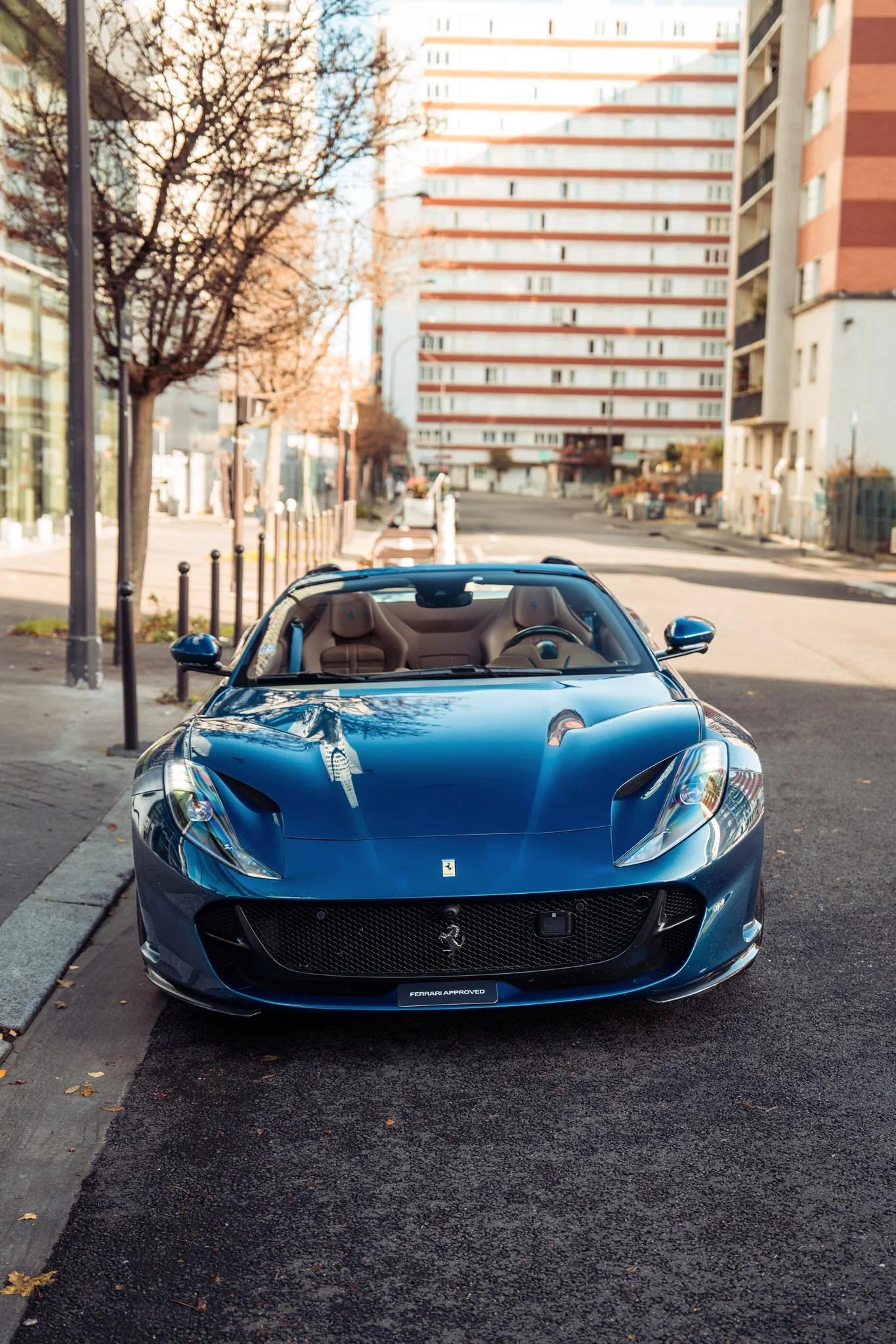 Blu Abu Dhabi Ferrari 812