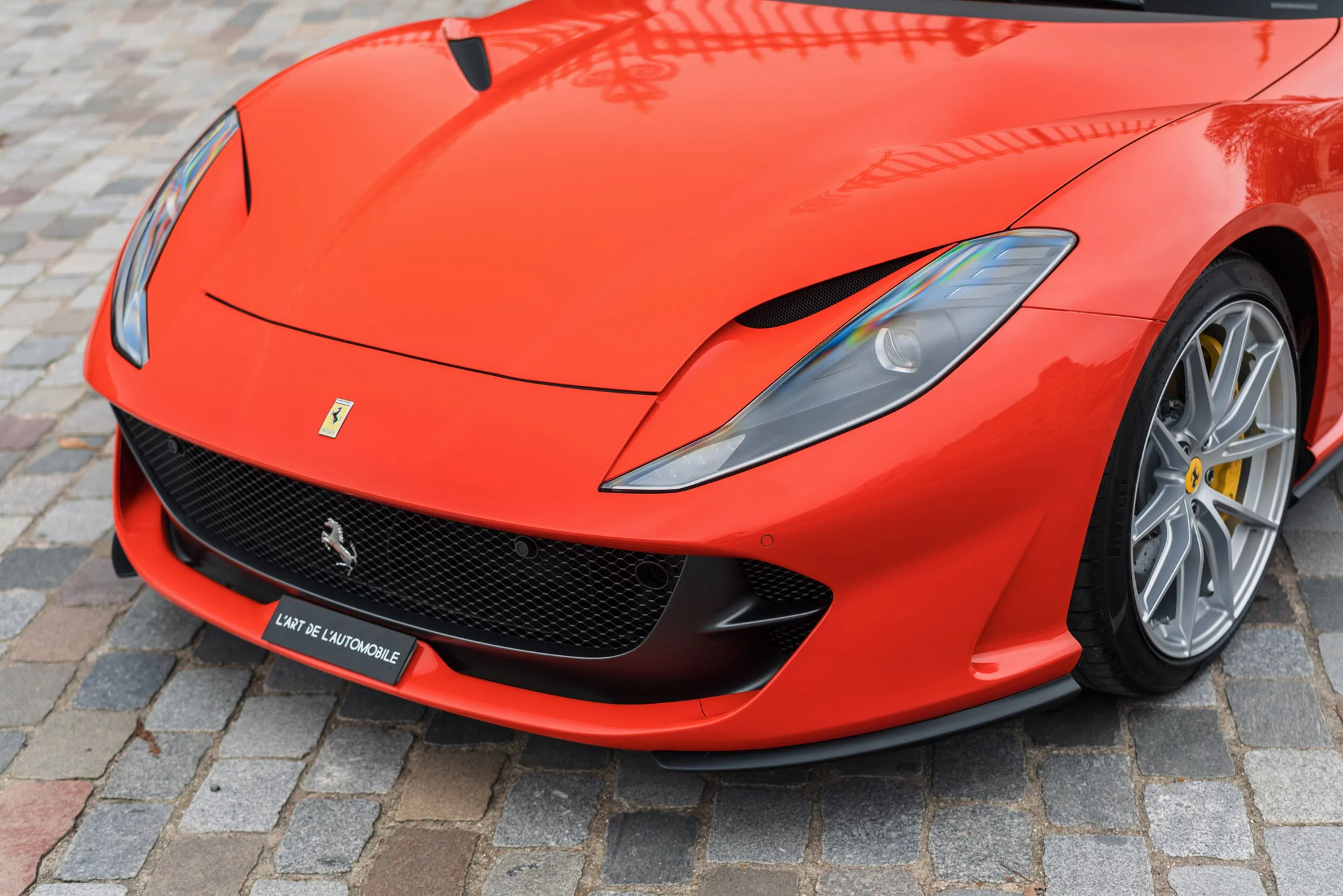 Rosso Dino Ferrari 812