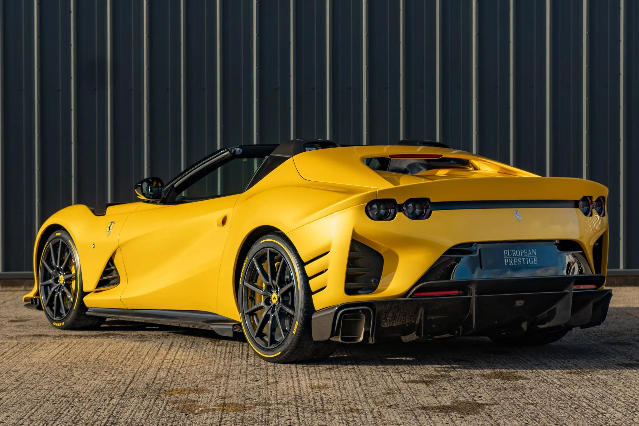 Giallo Triplo Strato Ferrari 812