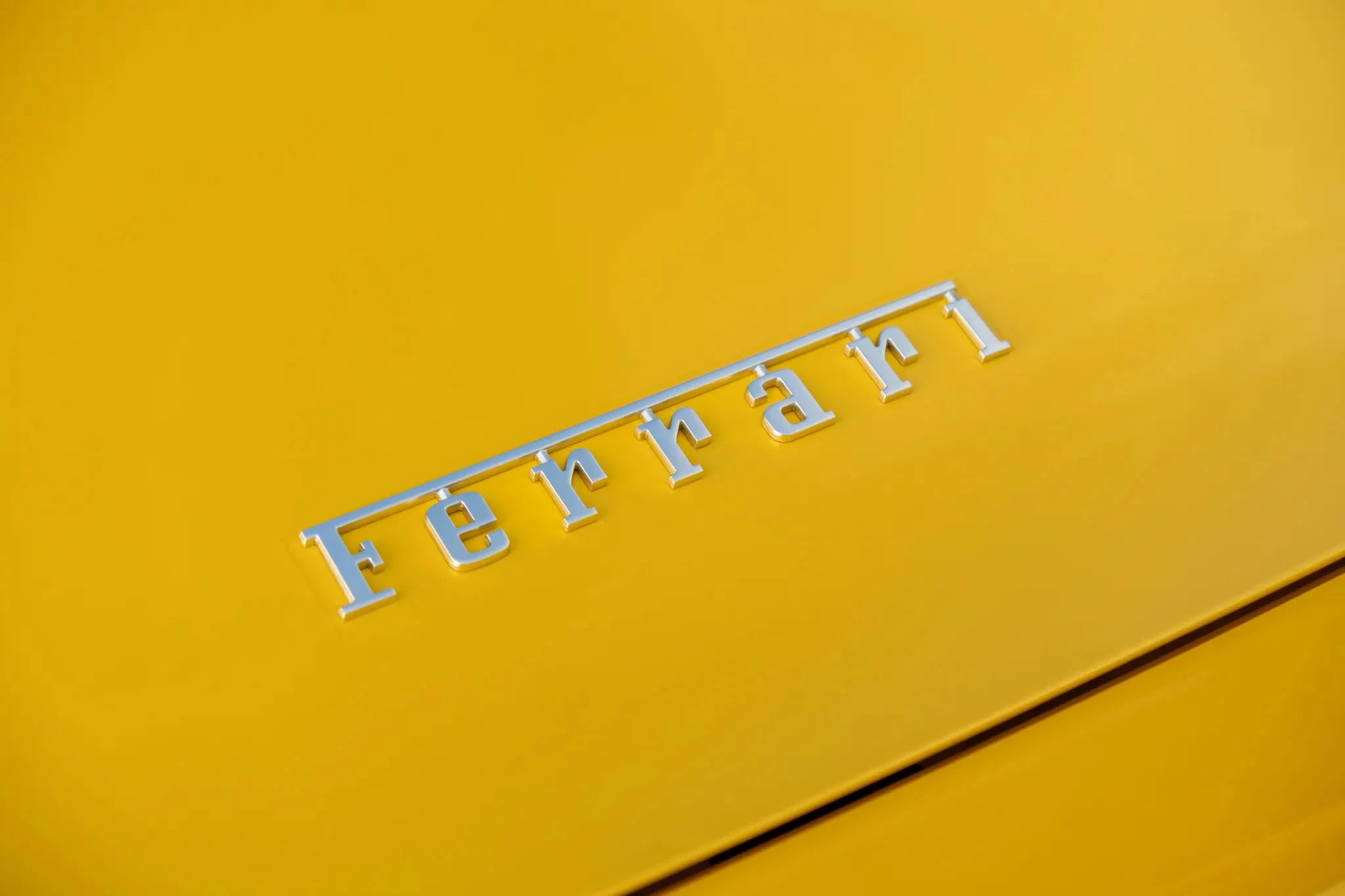 Giallo Triplo Strato Ferrari 812