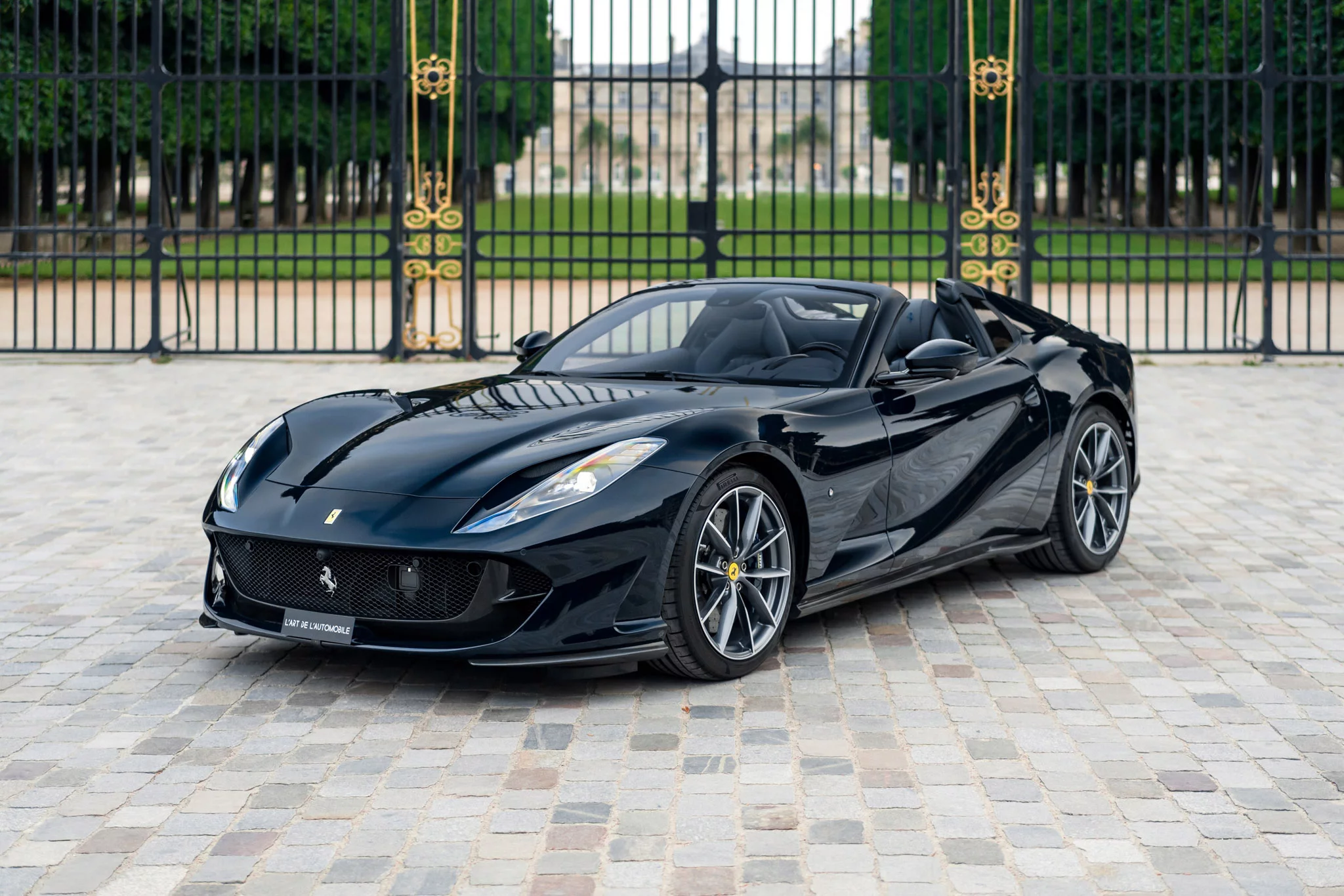 Blu Ultrascuro Ferrari 812