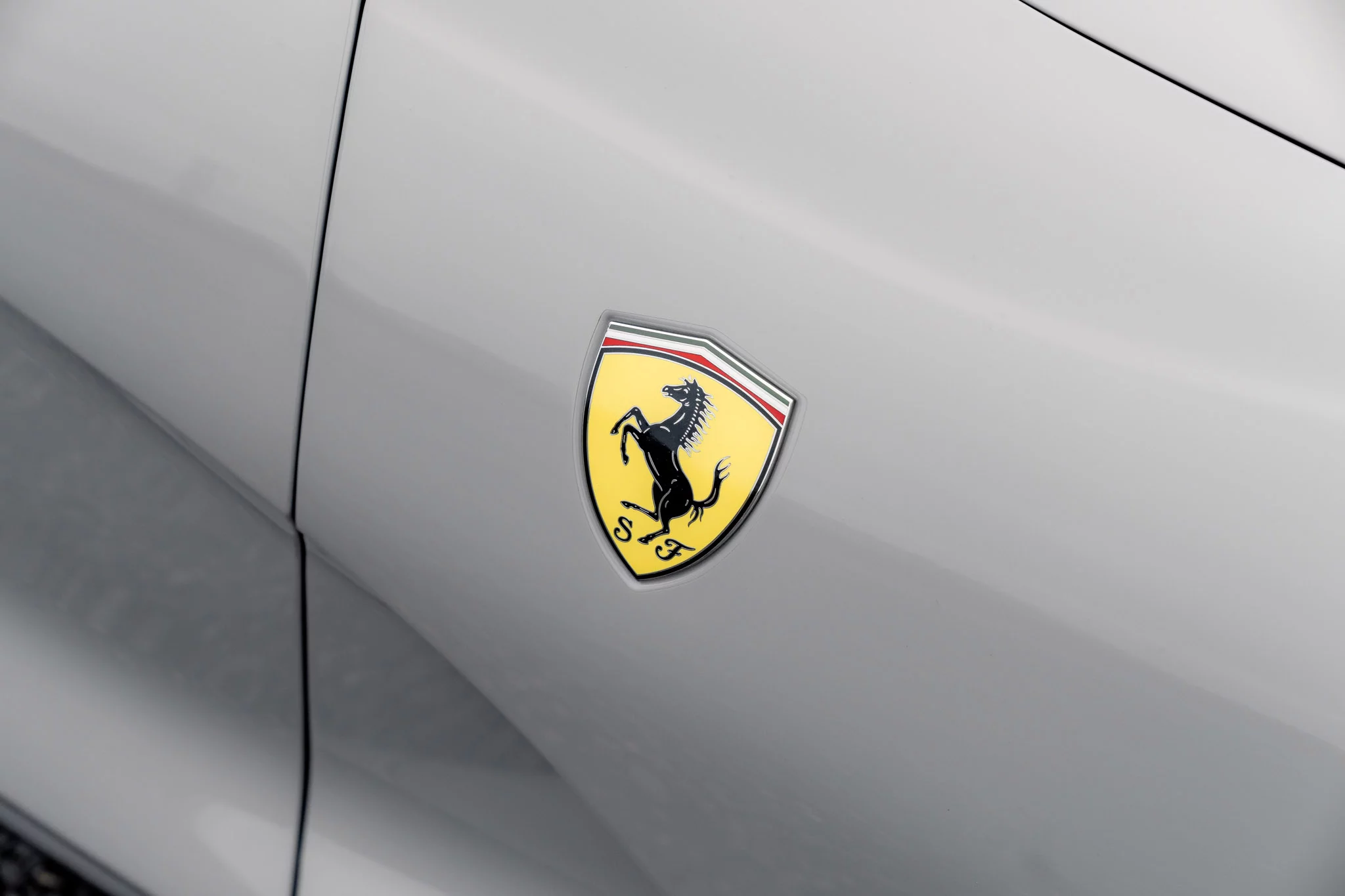 Grigio Squalo Ferrari 812