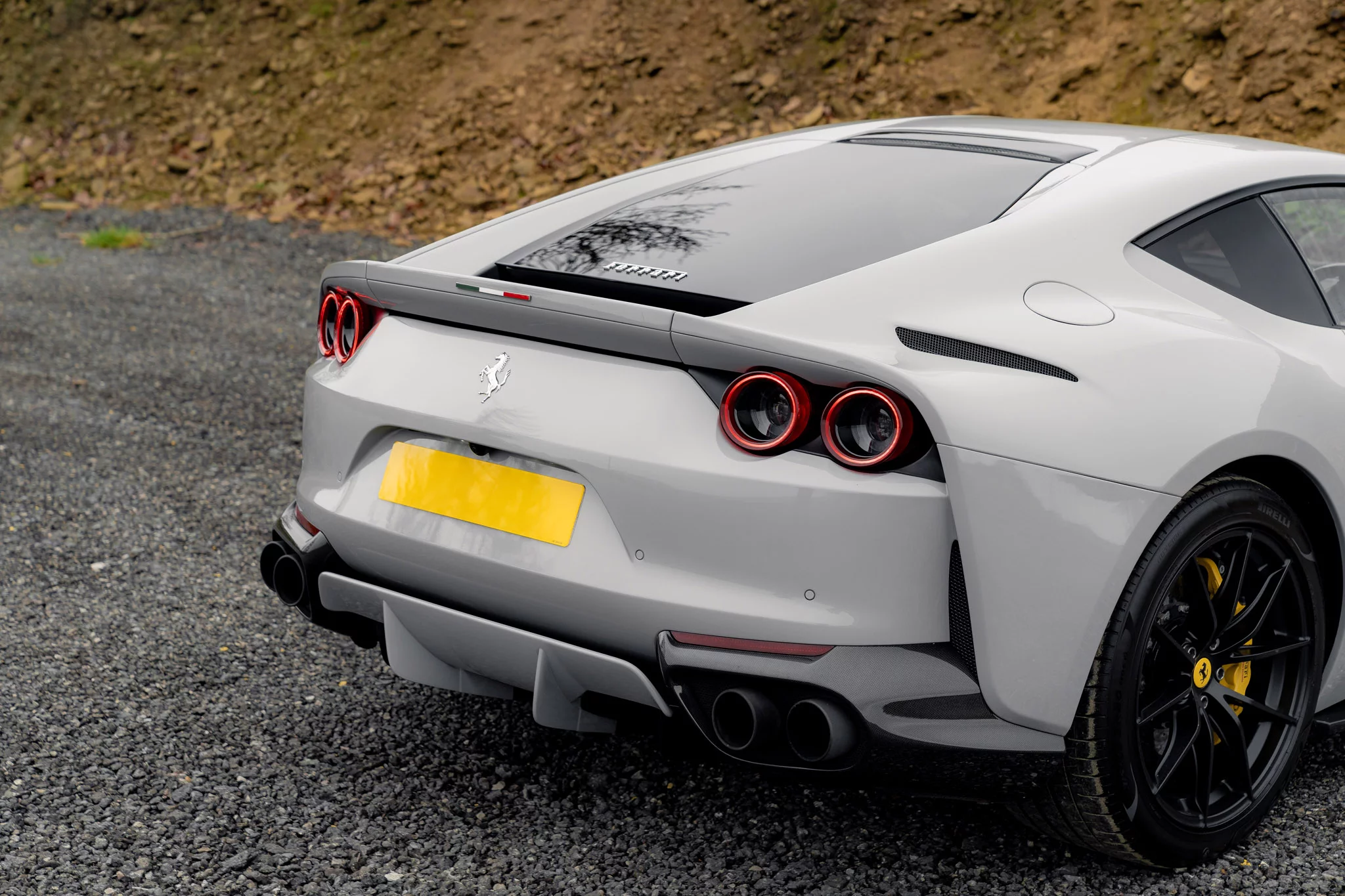 Grigio Squalo Ferrari 812