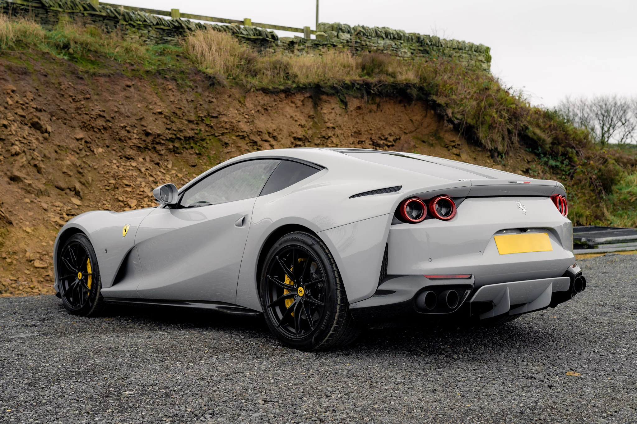 Grigio Squalo Ferrari 812