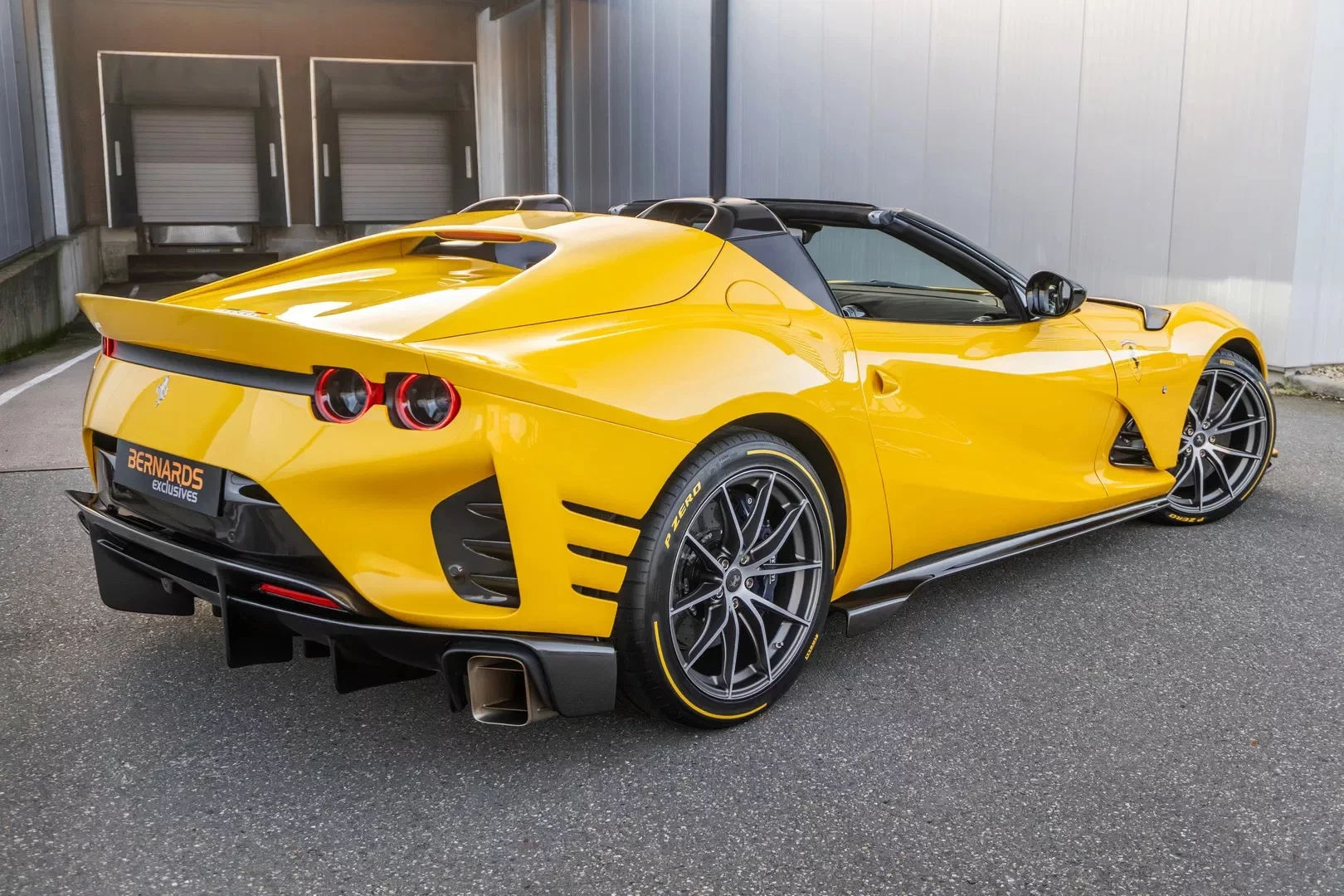 Ardilla Amarillo Ferrari 812