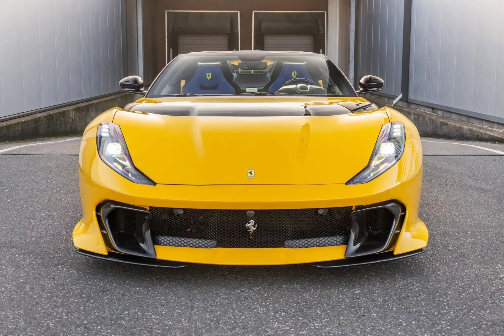 Ardilla Amarillo Ferrari 812