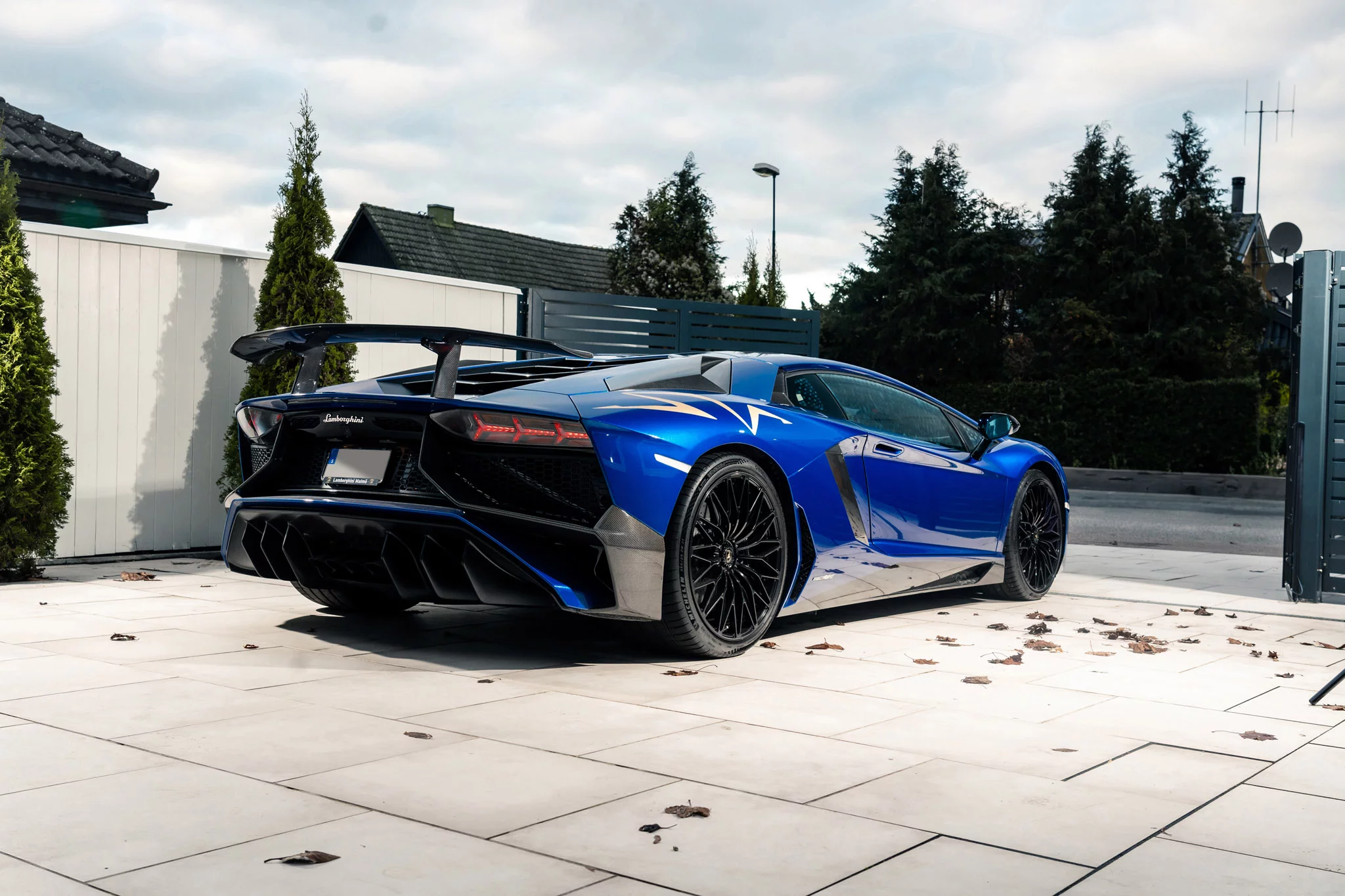 Blu Sideris Lamborghini Aventador