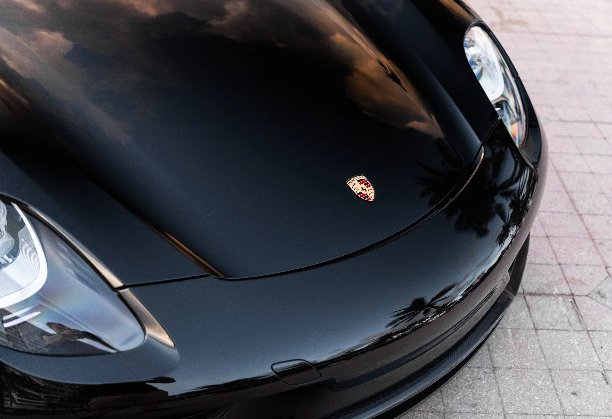 Black Porsche 918 Spyder